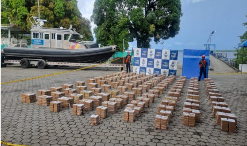 Armada de Colombia detuvo semisumergible que transportaba cocaína en la costa de Pacífico