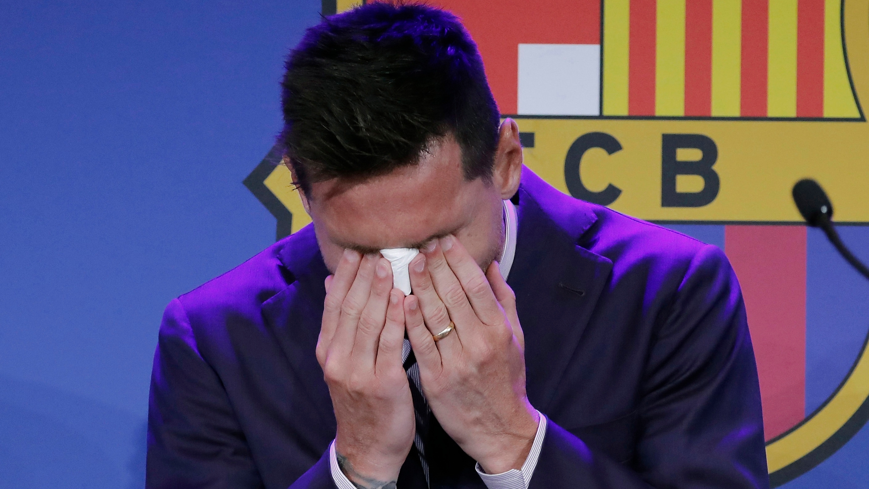 La despedida de Lionel Messi del Barcelona entre lágrimas (Foto: EFE)