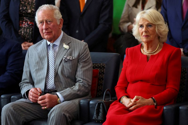 FOTO DE ARCHIVO: El príncipe Carlos y Camila, duquesa de Cornwall, visitan la Casa Canadá en Londres, Gran Bretaña, 12 de mayo del  2022 (REUTERS/Hannah McKay/Pool)