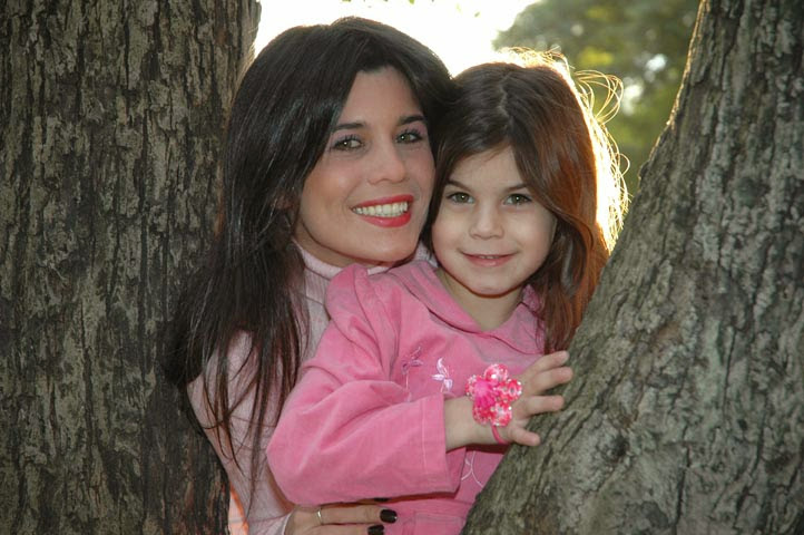 Natalia Quintiliano with her daughter;  Today Melina is a psychologist and lives in the USA
