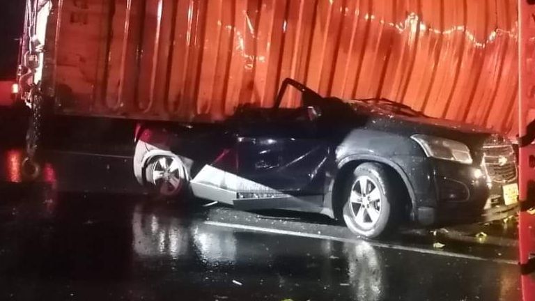 Road accident on the Girardot Ibagué road left 3 members of a family lifeless (Taken from @alertaBogotá)