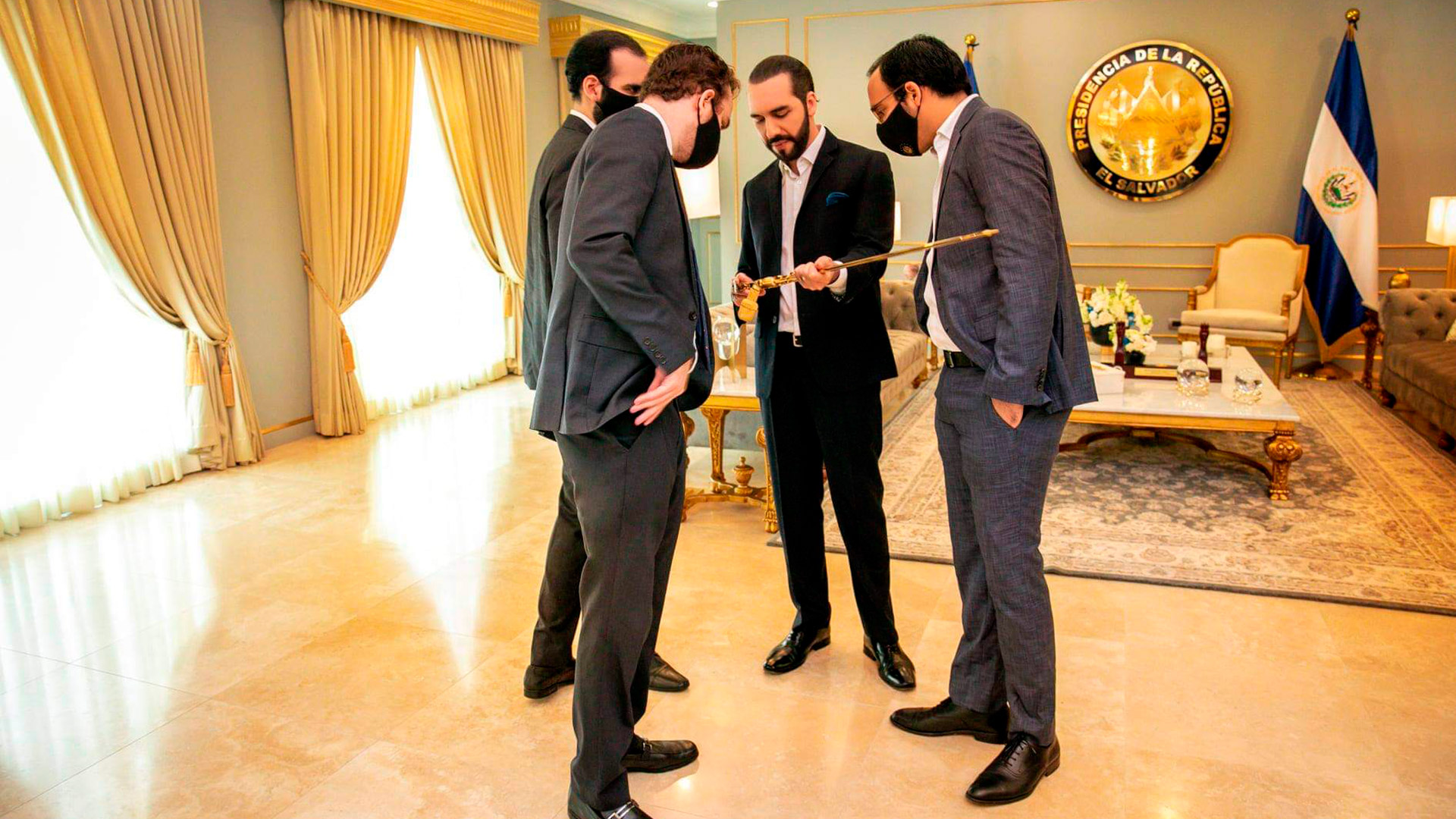 El presidente Nayib Bukele junto a sus tres hermanos, Karim, Ibrajim y Yusef. (Facebook)