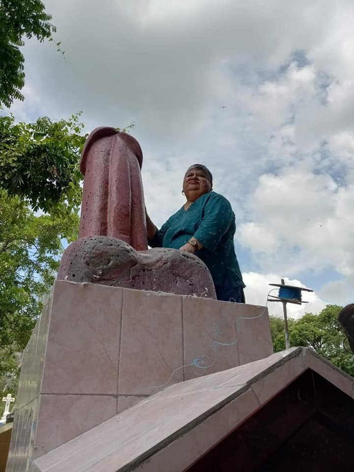 La Insólita Escultura De Pene Que Abuelita Pidió Como Homenaje En Su Tumba En Misantla Veracruz 6907