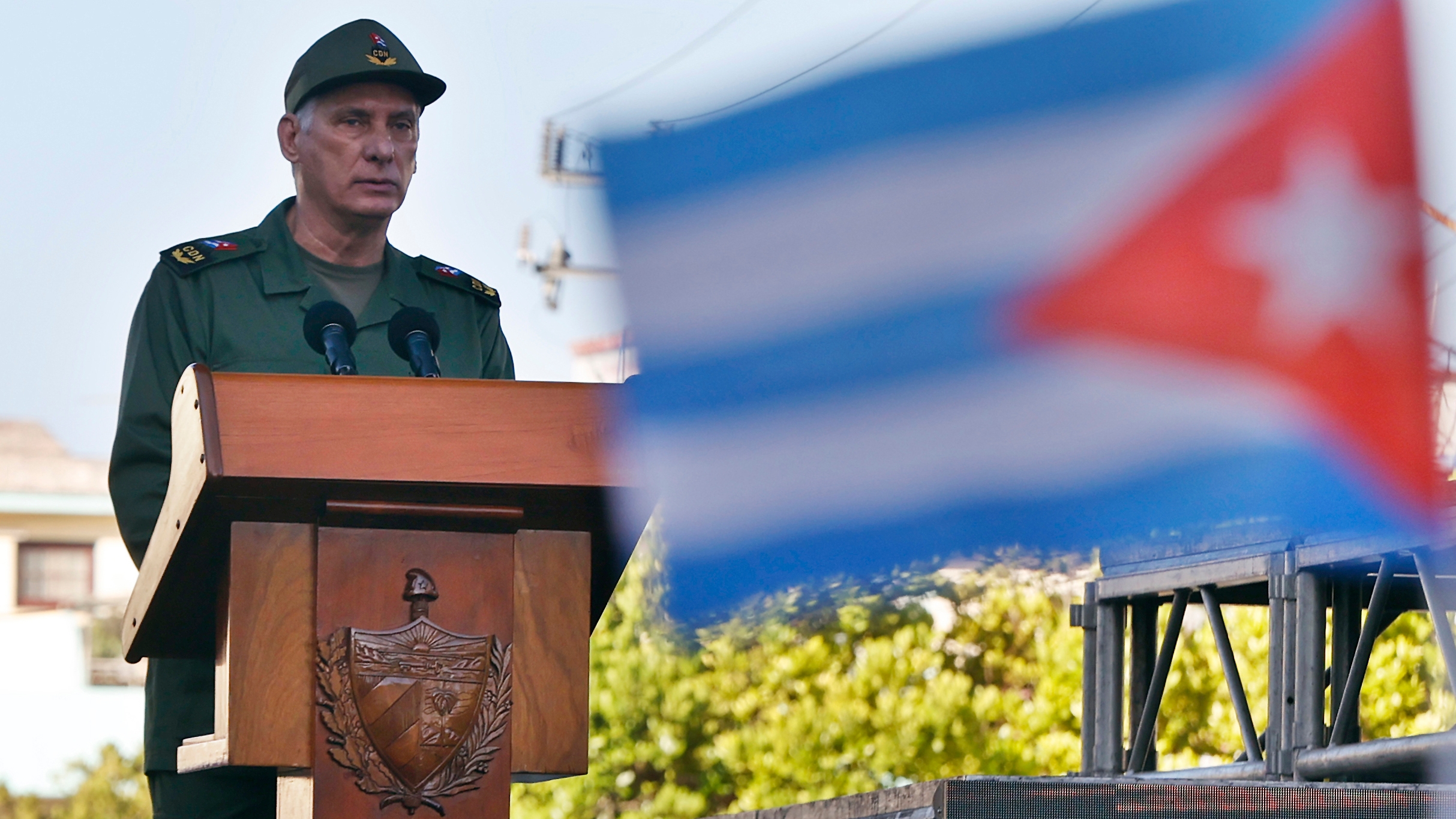 Un general en el exilio llama a militares cubanos a rechazar nuevas &oacute;rdenes de represi&oacute;n de la dictadura