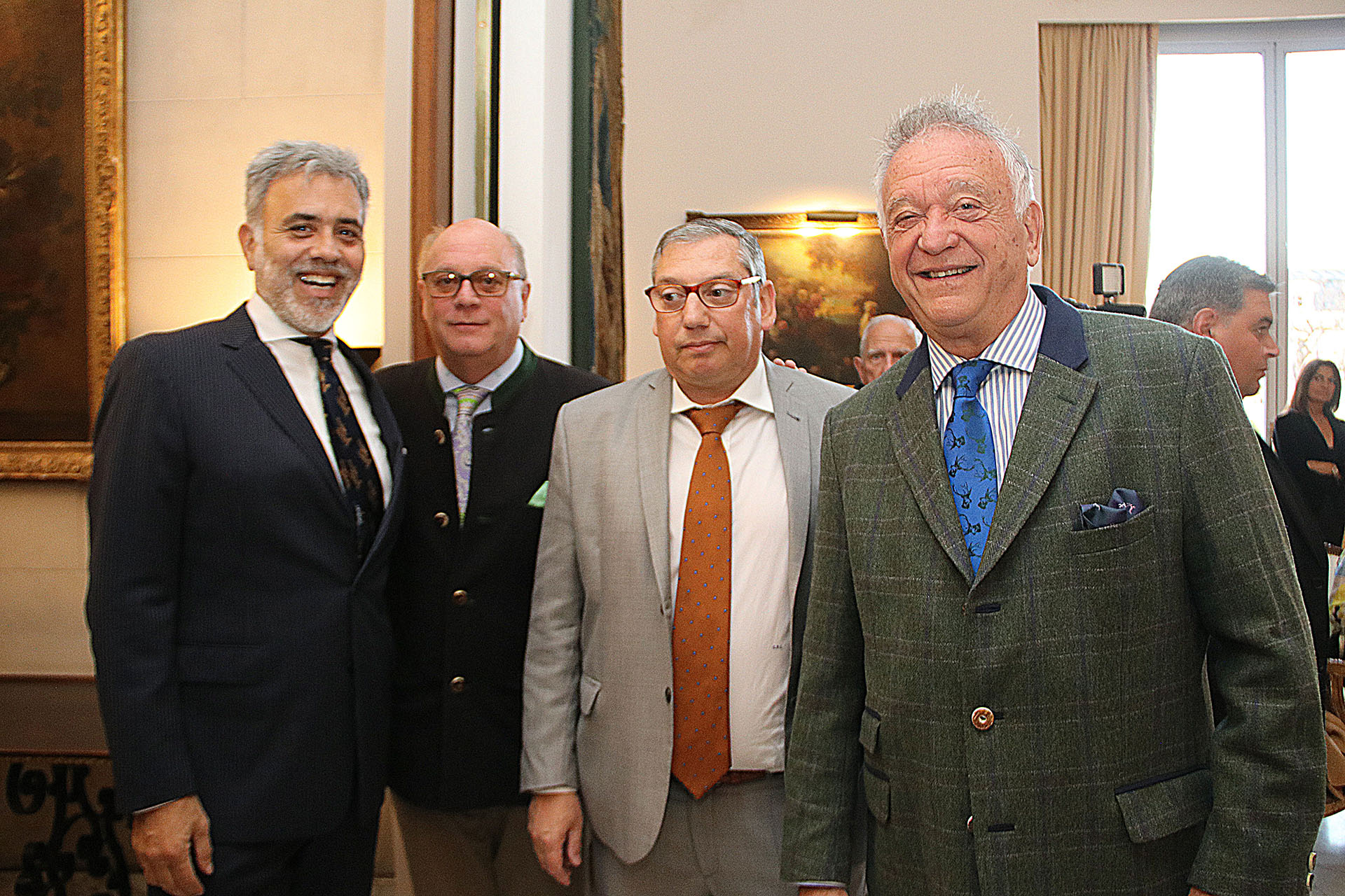 Gabriel Moro junto al empresario Martín Cabrales; el embajador de Uruguay, Carlos Enciso Christiansen; y Roberto Devorik
