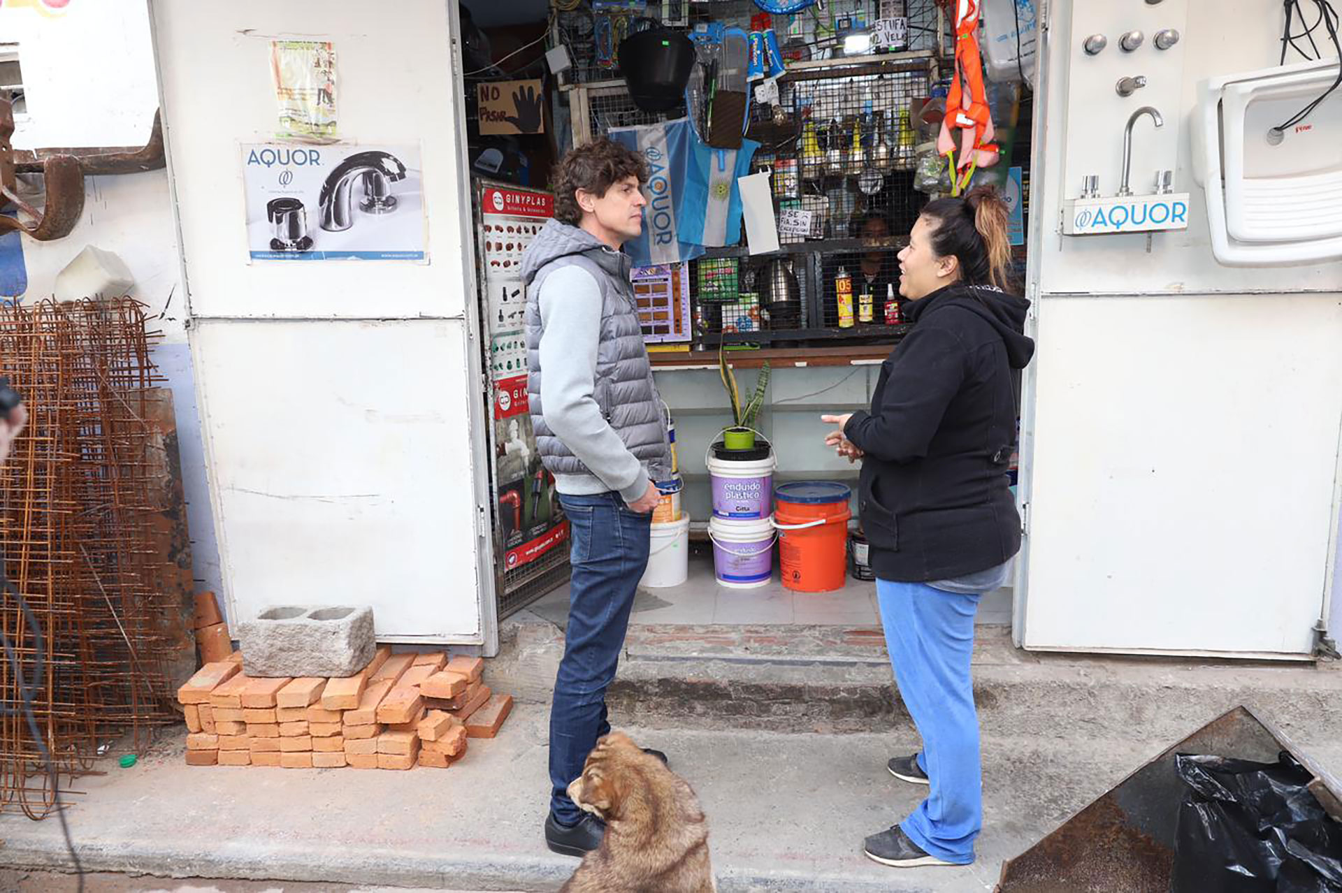 Martín Lousteau visitó hoy a comerciantes en el barrio de Villa Soldati