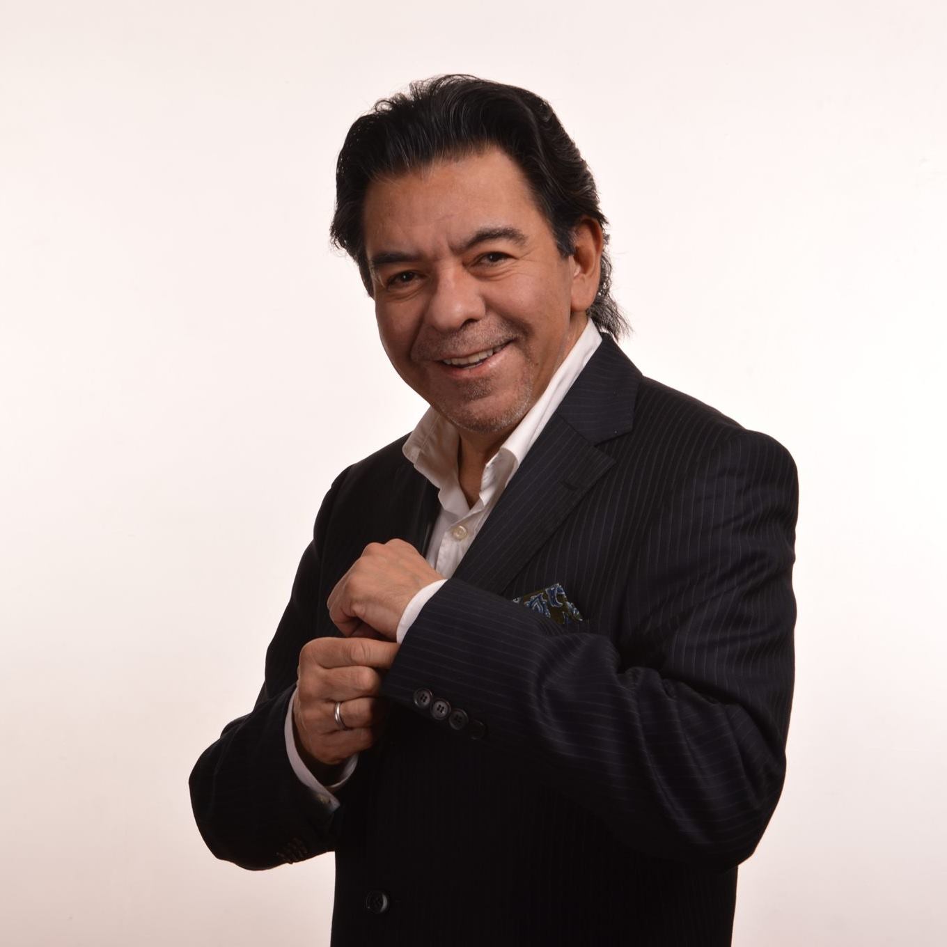 Es uno de los locutores más destacados de México, y ha estado al frente de diversas estaciones de radio, además es un melómano (Foto: Jorge Alberto Aguilera)