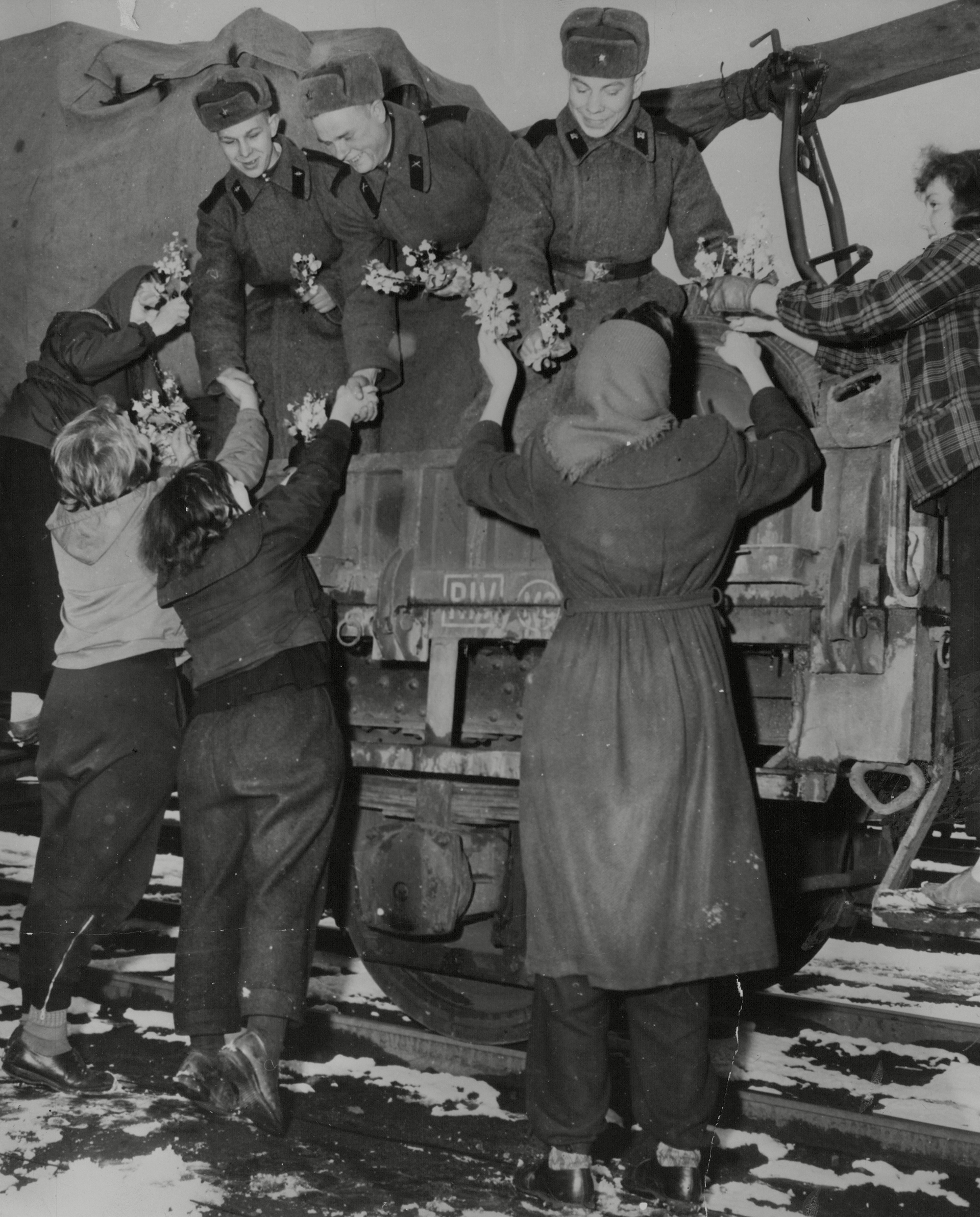 Europa 1945, los dramas después de la Segunda Guerra: violaciones,  venganzas, los sobrevivientes de los campos y mucho dolor - Infobae