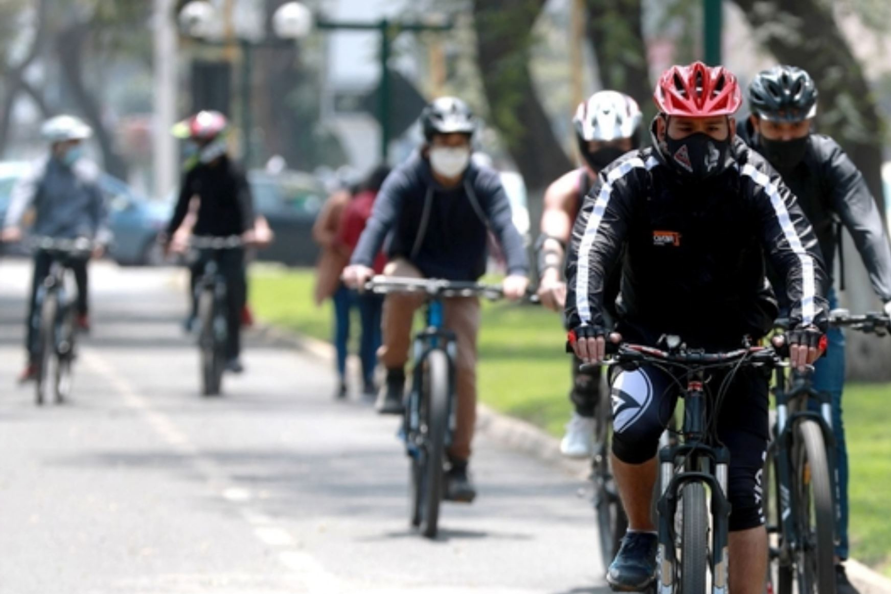 Ciclistas podrán vacunarse en la Av. Arequipa. |Foto: Andina