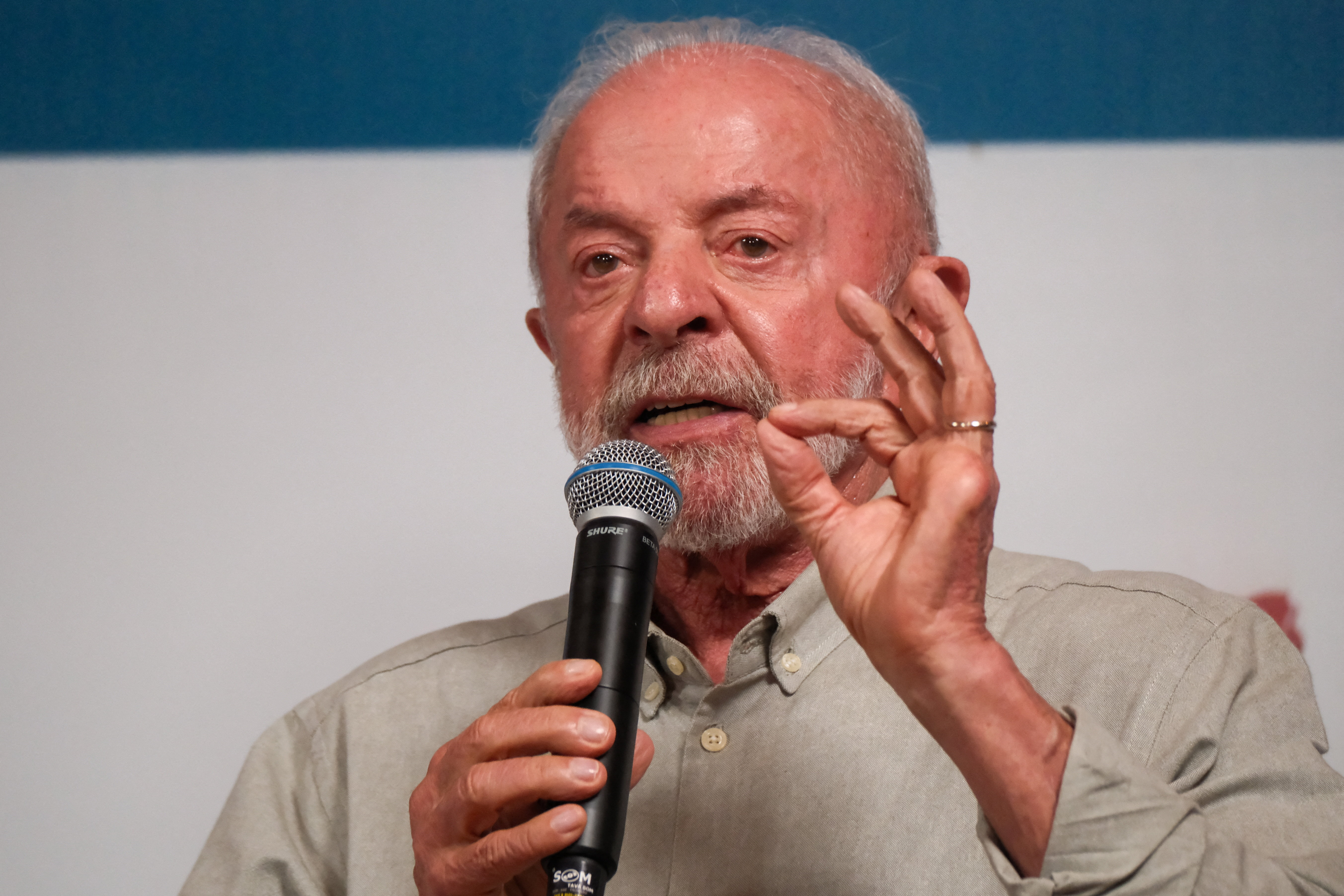 En plena campaña, Lula da Silva acusó al partido de Bolsonaro de bloquear la reducción de la semana laboral
