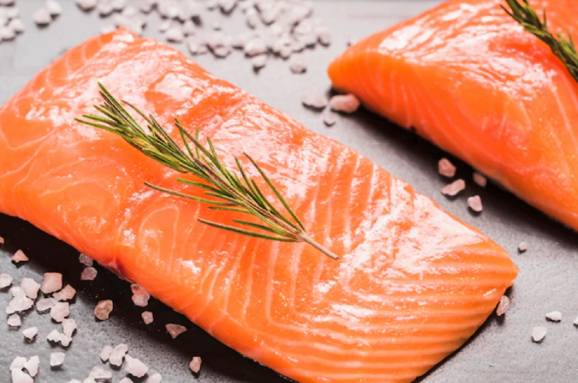 Los pescados azules son ricos en omega 3. Entre ellos se encuentran el salmón, la anchoa o boquerón, el atún, el bonito, la caballa y la sardina.(Freepik)