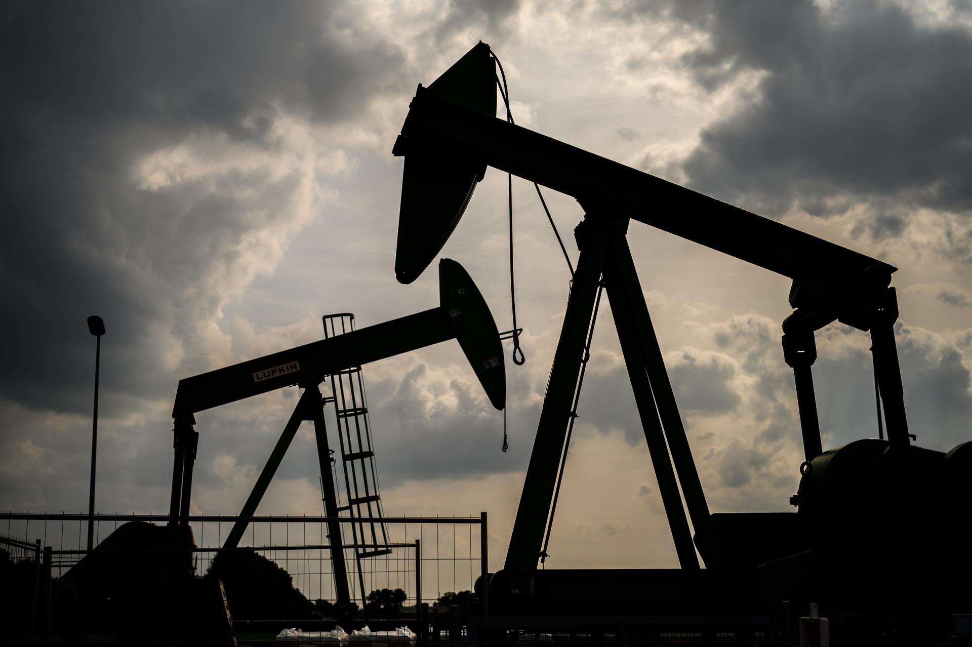 El precio del petróleo se desplomó más de un 5% tras la pausa en los ataques entre Estados Unidos e Irán