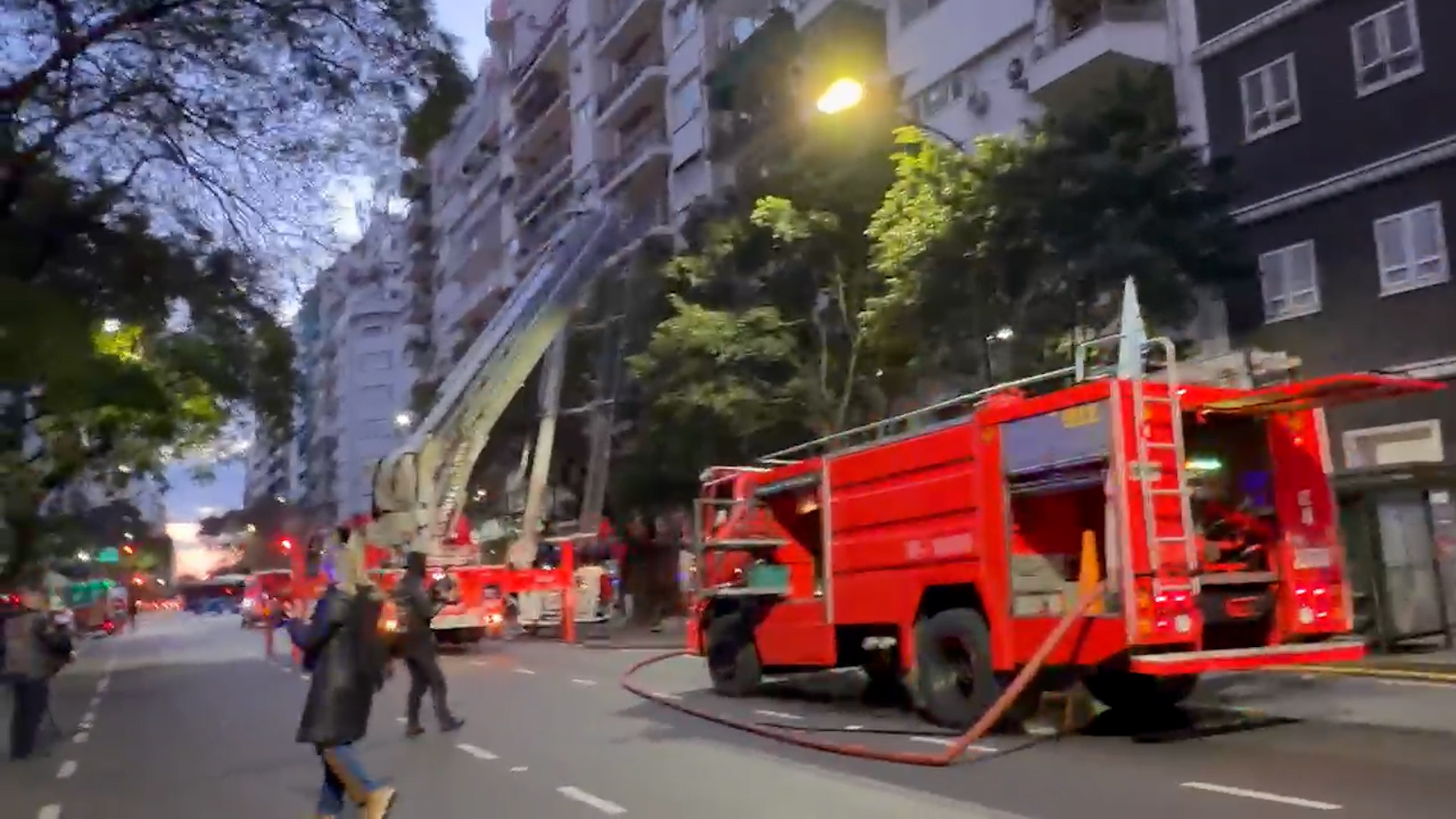 Se incendi&oacute; un edificio de 13 pisos en el barrio de Recoleta