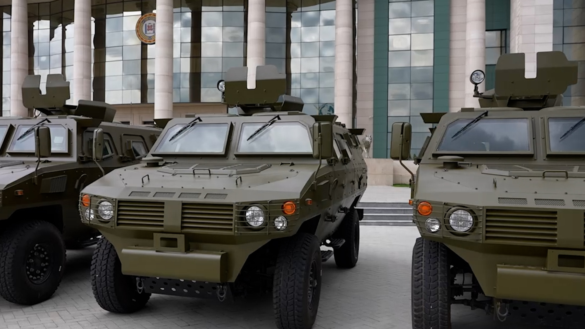 El nuevo paramilitar favorito de Putin reveló que Rusia adquirió vehículos de guerra en China