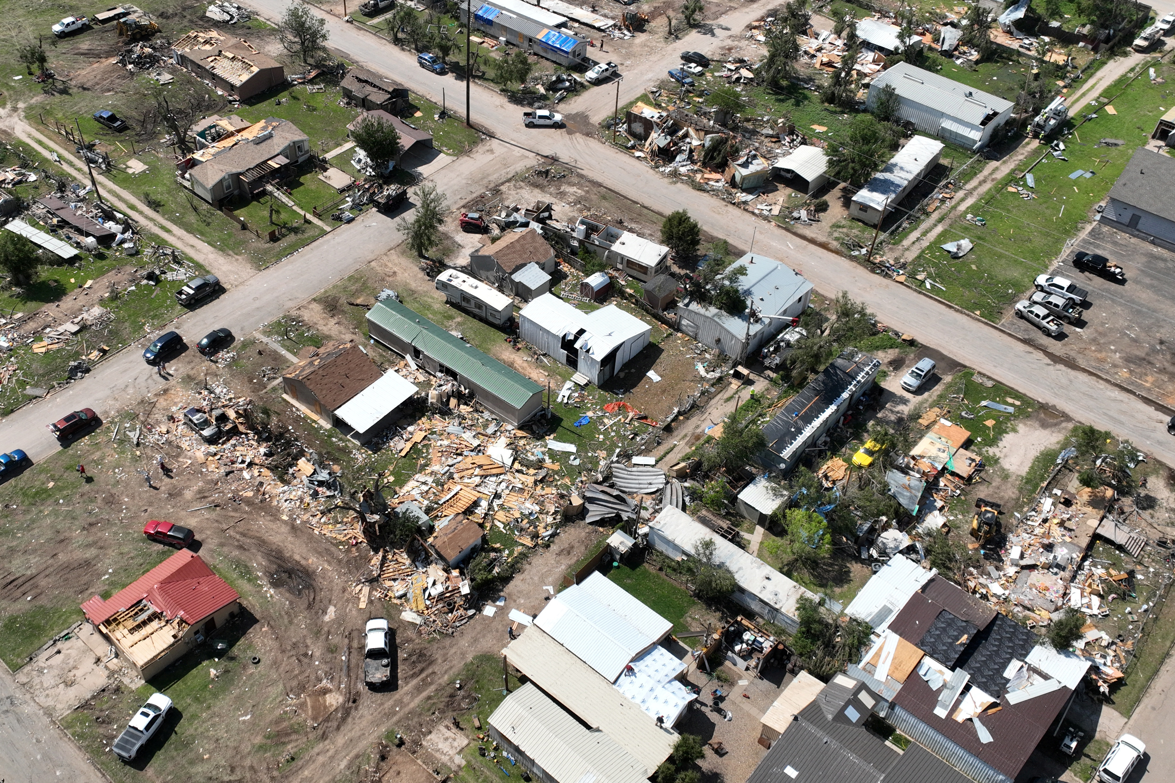 Vista area del daño causado por un tornado en Perryton, Texas, donde tres personas fallecieron (REUTERS)