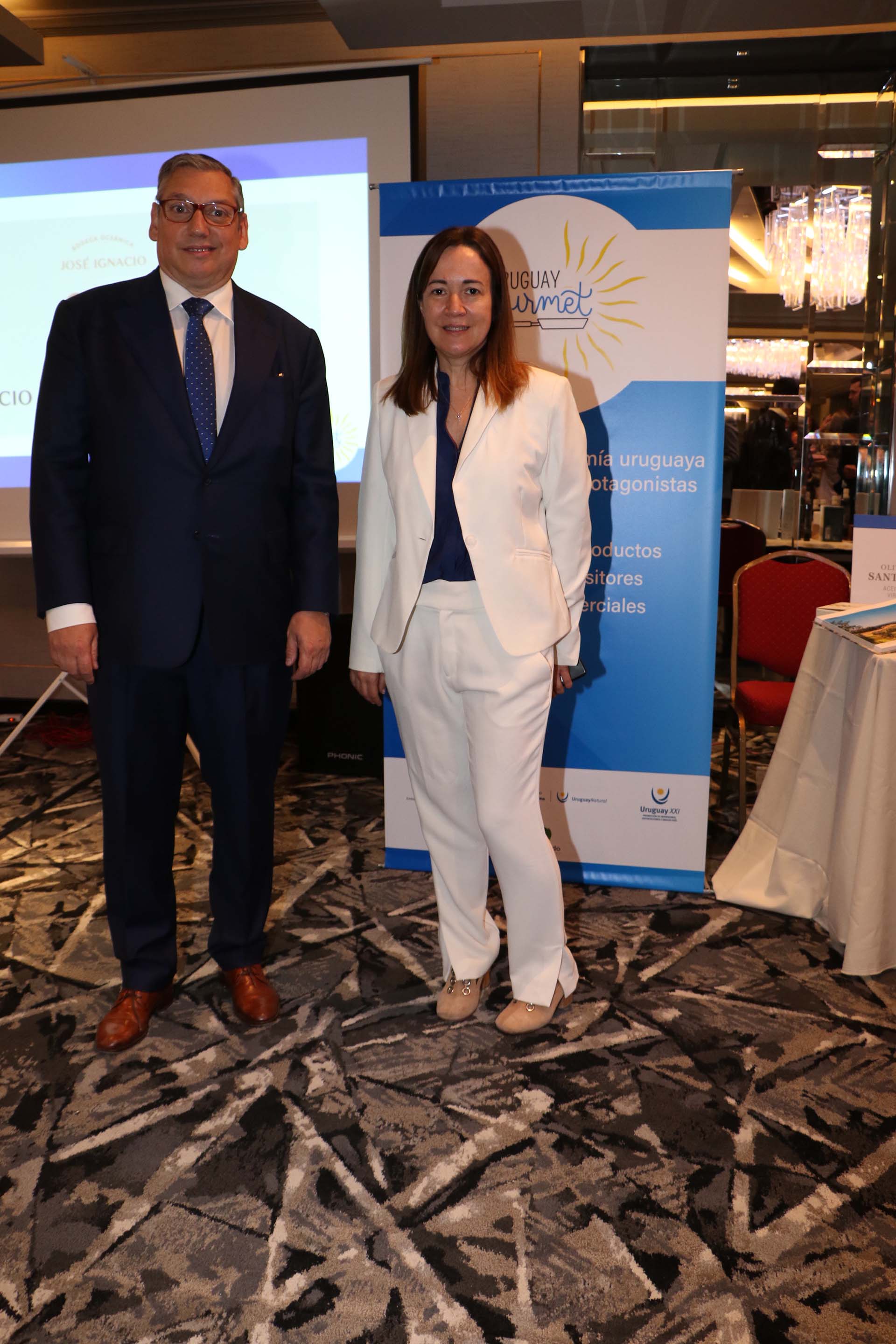 El embajador Carlos Enciso Christiansen y su esposa, María Noel Crucci 