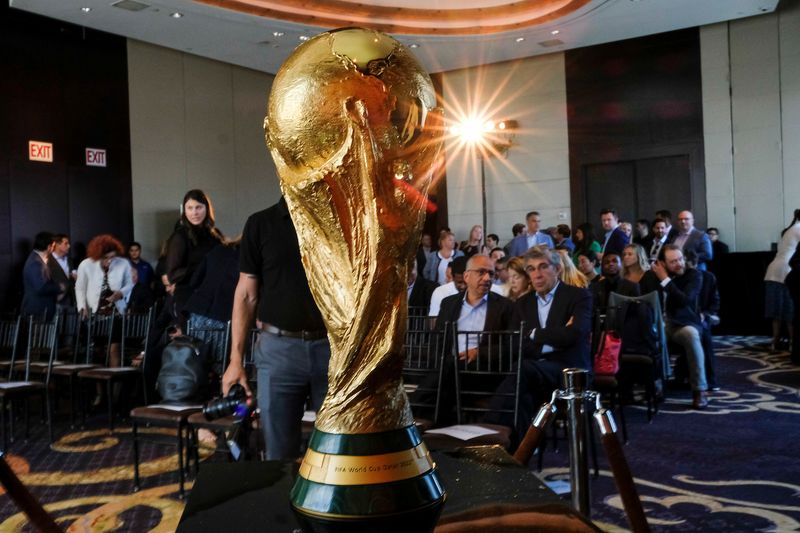 Trofeo Oficial de la Copa Mundial de la FIFA antes de una conferencia de prensa en Nueva, EEUU, el 17 de junio, 2022.  REUTERS/Eduardo Munoz
