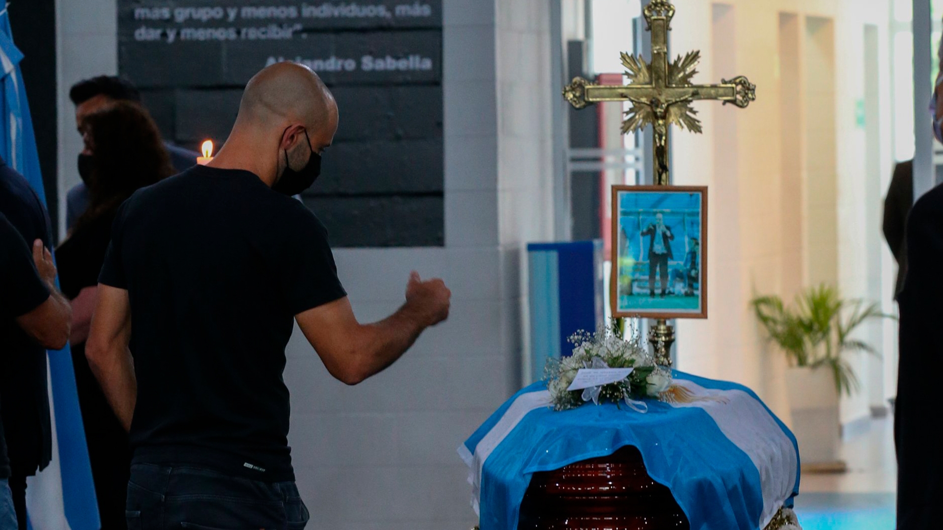 Javier Mascherano, un símbolo de la selección argentina que comandó Sabella, dijo presente en el último adiós al entrenador