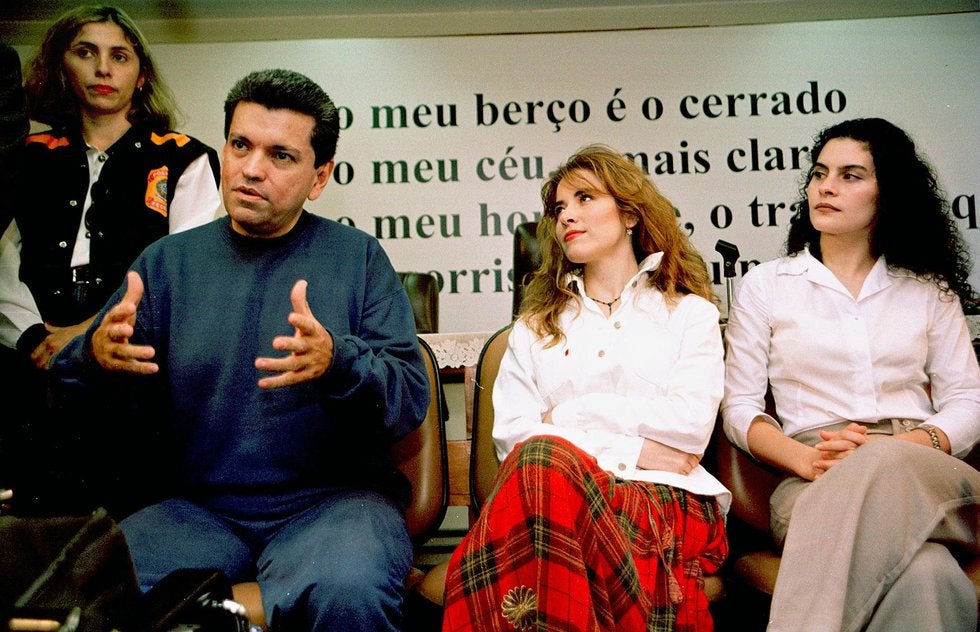 Sergio Andrade, Gloria Trevi y Mary Boquitas cuando fueron detenidos en 2002. (Foto Archivo)