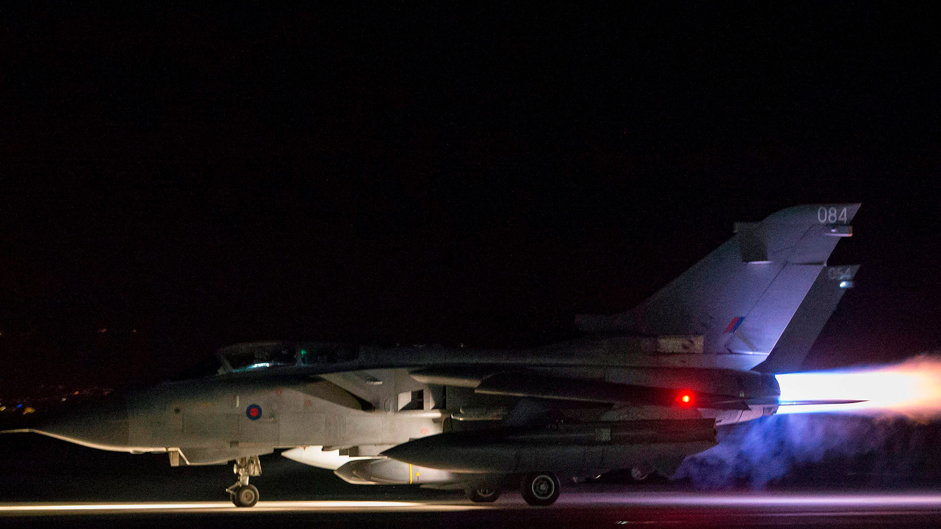 Los jets tornado de la Royal Air Force equipados con misiles "Dark Shadow" antes de un ataque contra grupos yihadistas en Siria el 14 de abril de 2018 (AFP)