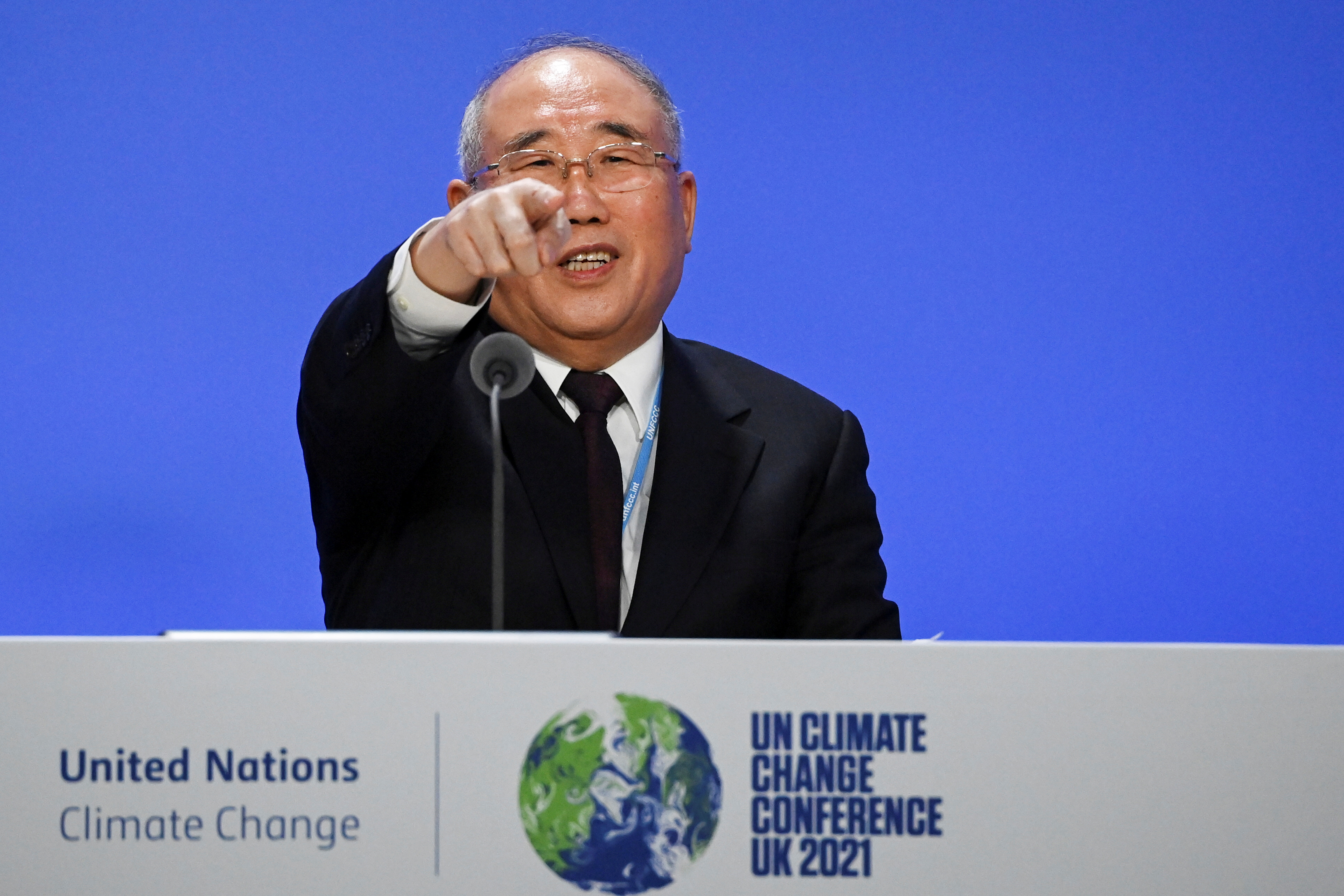 El jefe negociador de China en la COP26, Xie Zhenhua, después de dar a conocer un comunicado conjunto con Estados Unidos.  Se negó a firmar acuerdos sobre la reducción de emisiones de metano (Jeff J Mitchell/Pool via REUTERS)
