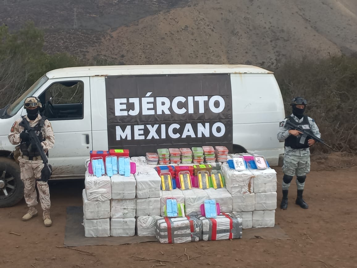 Cuando las personas cercanas a las sustancias se percataron de la presencia de las autoridades huyeron
(Foto: Sedena)