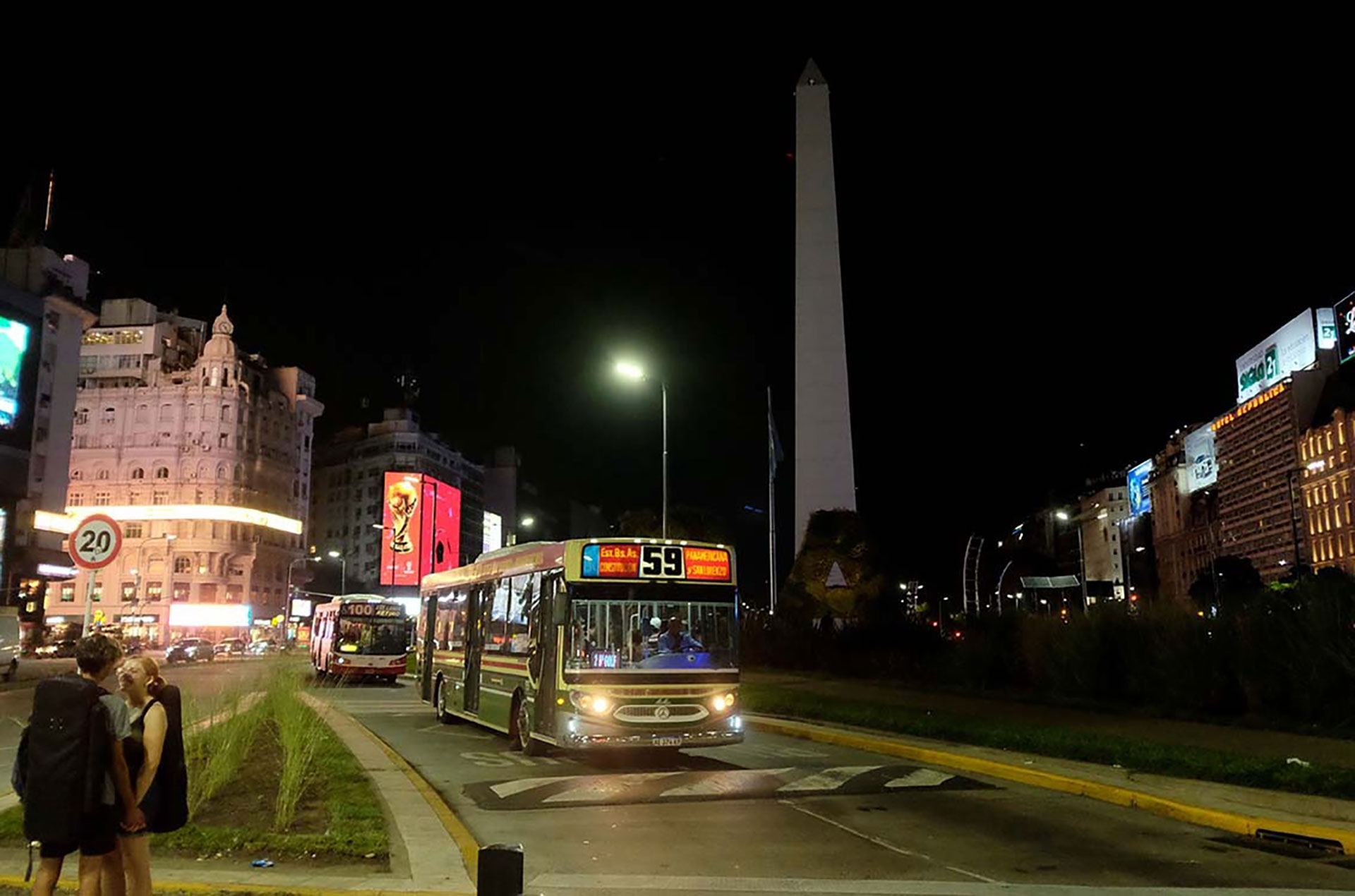 El obelisco en Buenos Aires estuvo también apagado entre las 20:30 y las 21:30
Fotos: Jorge Bosch/GCBA