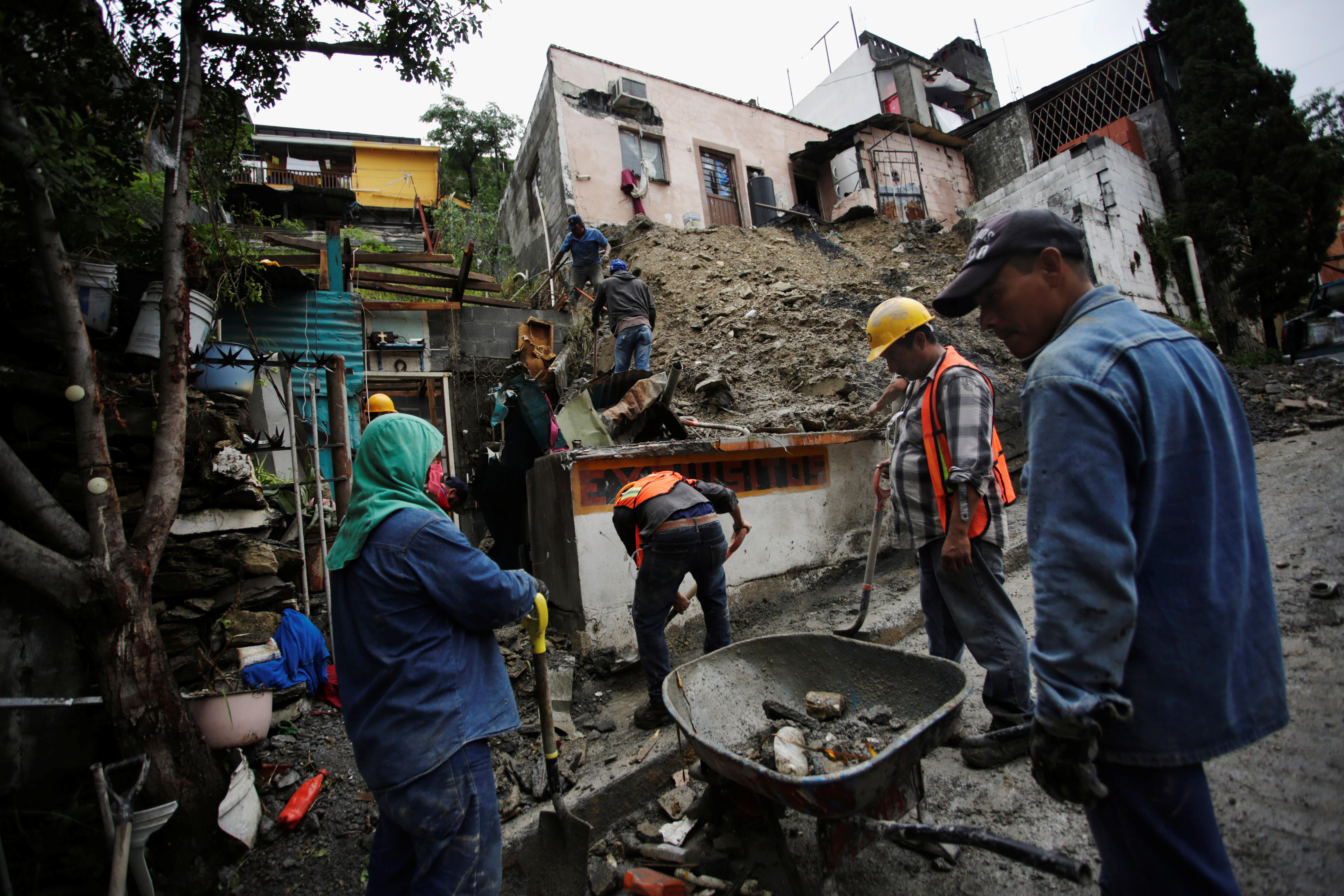Trabajos de rescate en Monterrey, ante los deslaves e inundaciones provocados por el huracán "Hanna". (Foto: REUTERS/Daniel Becerril)