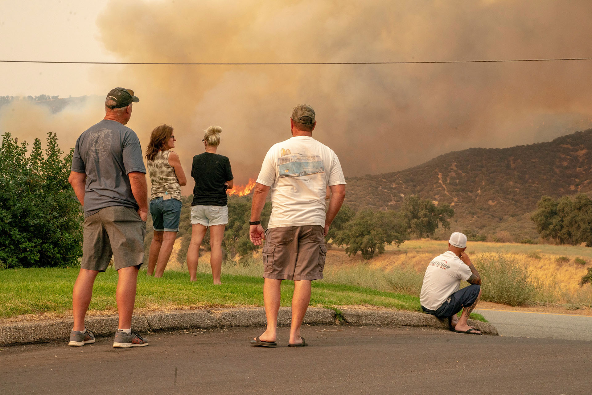 El tercer gran incendio iniciado este fin de semana arde también desde el sábado en una zona de vegetación al este de San Diego, cerca de la frontera con México, y ya ha calcinado más de 4.000 hectáreas. (EFE / EPA / KYLE GRILLOT)