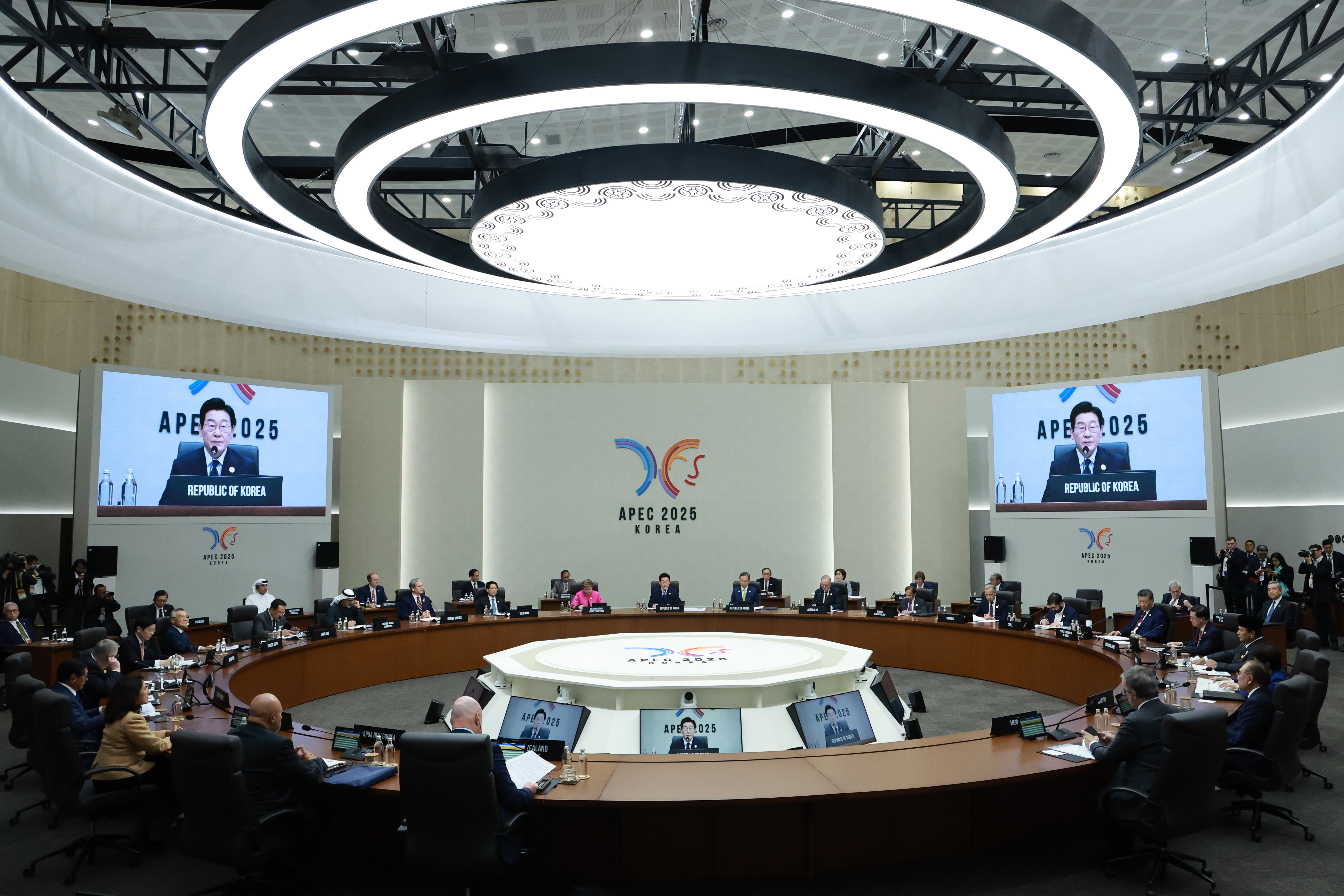 Valenzuela dijo que “en 2027 tiene que haber un candidato violeta en PBA” y no descartó una PASO con Santilli