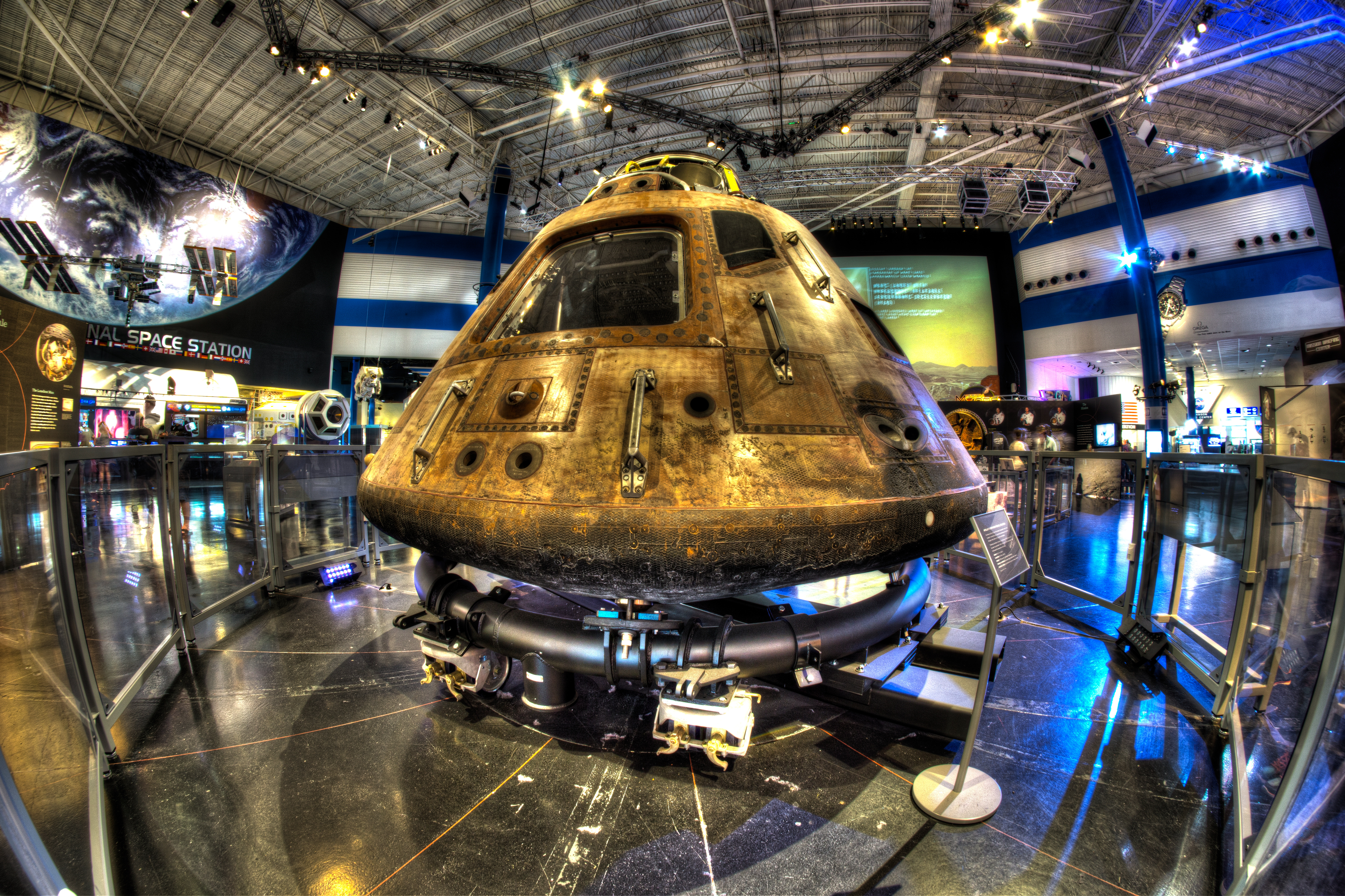 A los mas chicos de la familia quizá no les interese la moda, pero seguro les llamará la atención una visita al Centro Espacial de la NASA