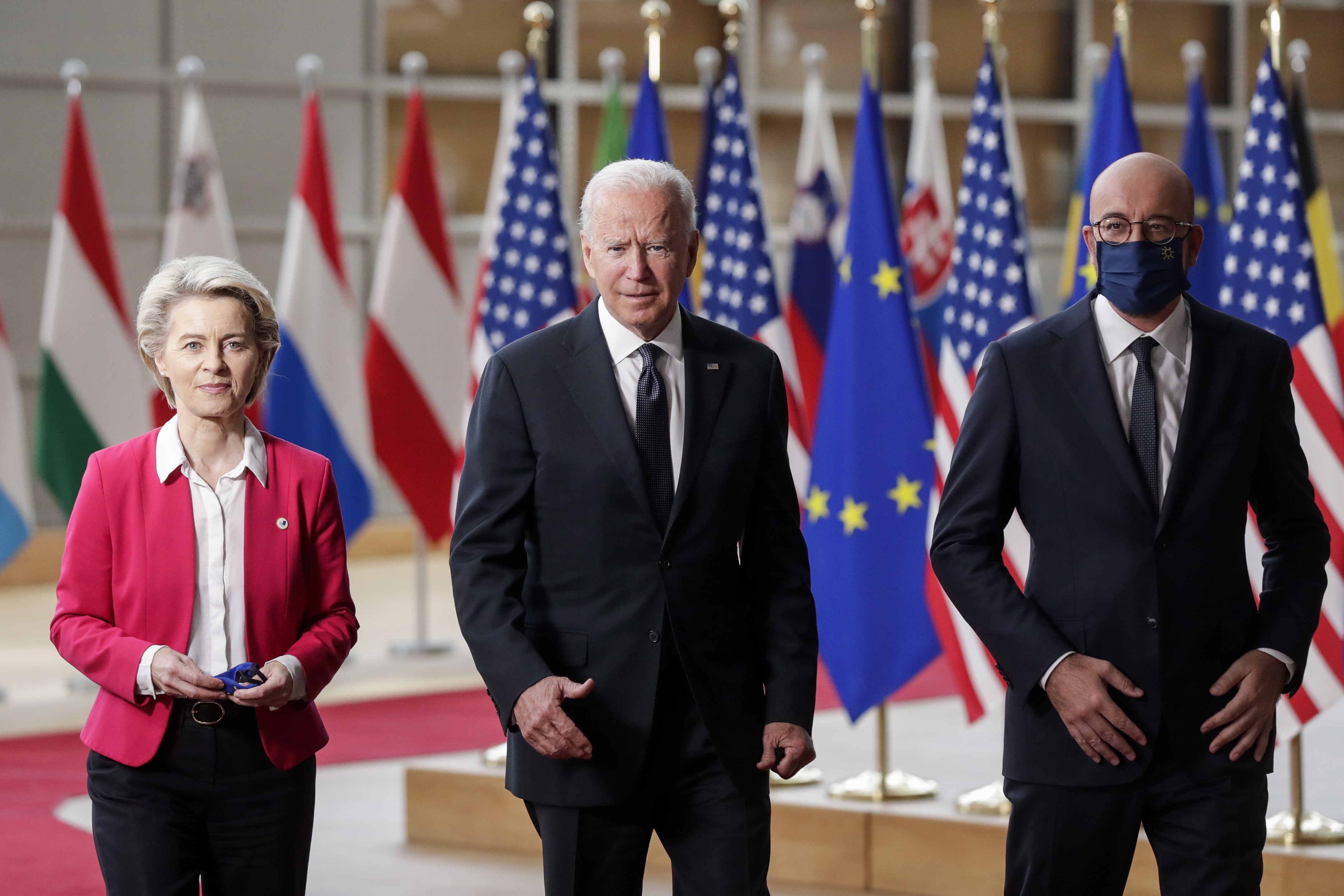 Los presidentes del Consejo Europeo, Charles Michel y de la Comisión Europea (CE), Ursula von der Leyen, celebraron que Estados Unidos "esté de vuelta" en la escena internacional al inicio de su cumbre con el mandatario estadounidense, Joe Biden (EFE)