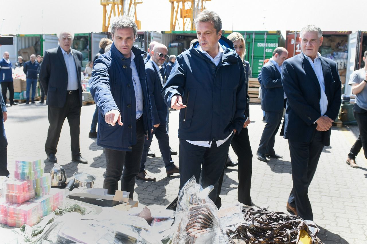 En un acto en el Puerto de Buenos Aires, Massa pidió al sector textil un acuerdo rápido para frenar las subas de precios