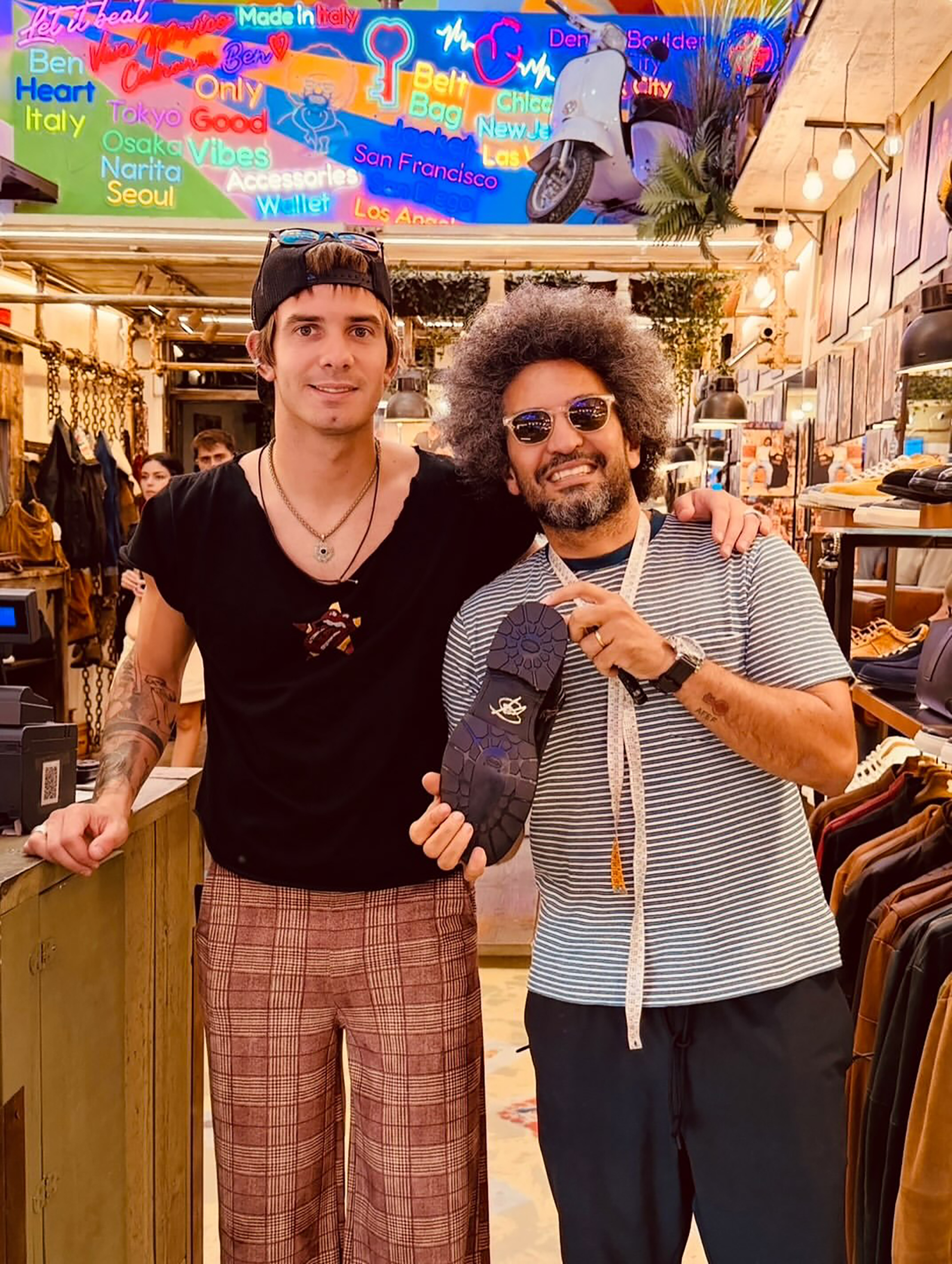 Franco Mastantuono visit&oacute; una exclusiva tienda en Florencia y sorprendi&oacute; con su look