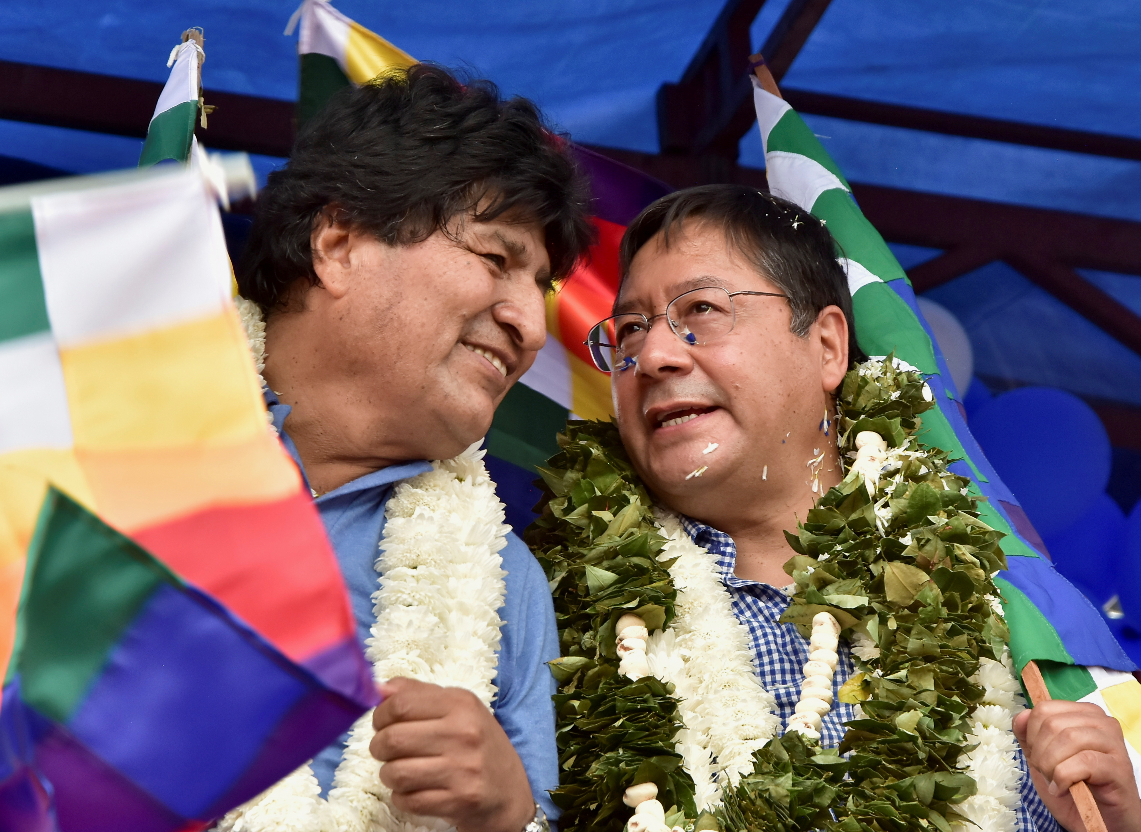 El presidente de Bolivia, Luis Arce (D) y el ex presidente, Evo Morales