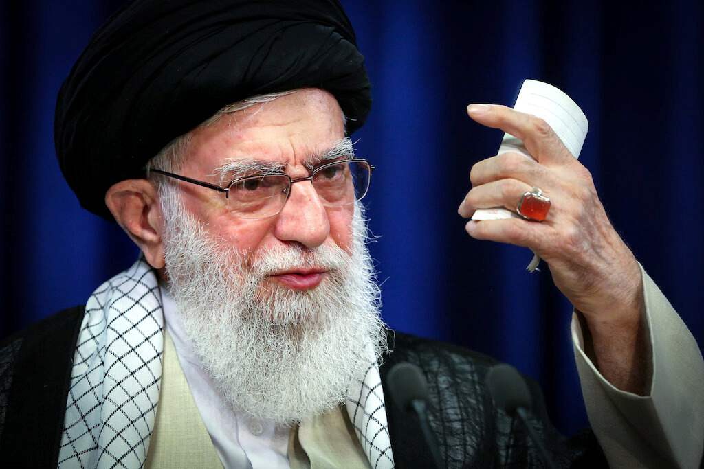 El líder supremo del régimen de Irán dijo que las caricaturas de Mahoma en Charlie Hebdo son un “pecado imperdonable”