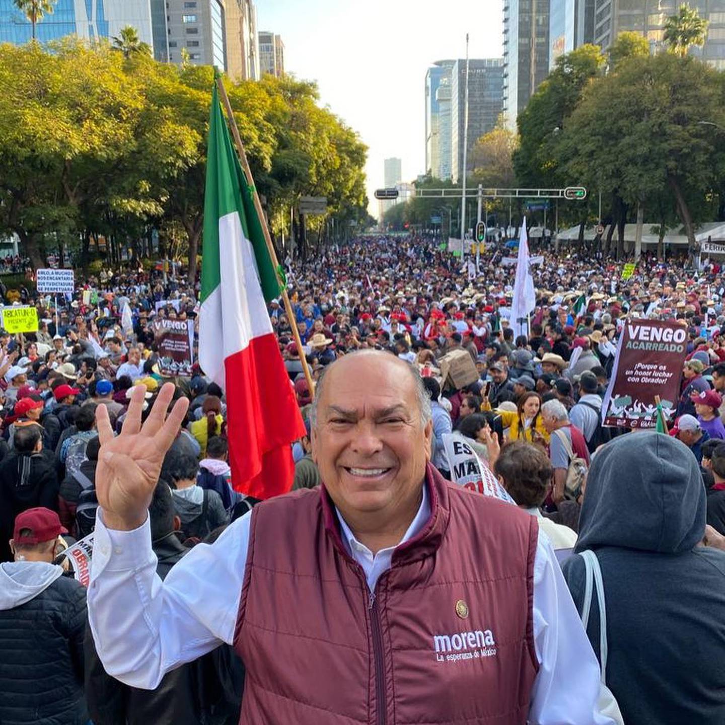 El diputado federal por Jalisco Antonio Pérez Garibay, quien ha destapado sus intenciones por contender por la gubernatura de su estado próximamente, estuvo presente en la llamada "Marcha del pueblo" (Foto: Facebook)