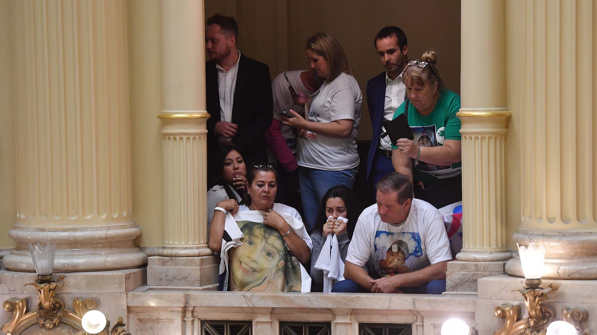 Los familiares del menor, en el recinto