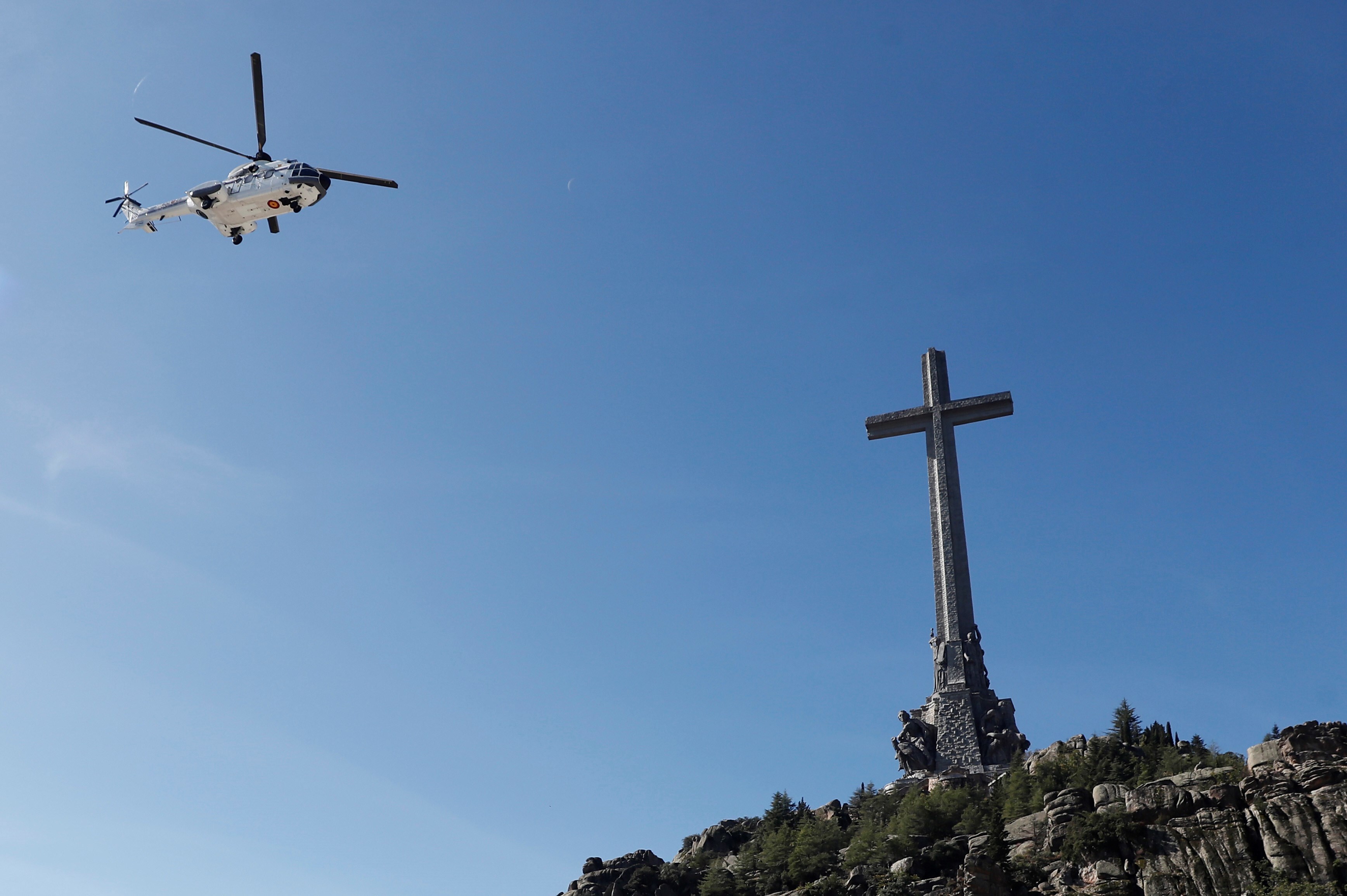 La cruz del Valle de los Caídos (Madrid), uno de los símbolos más presentes de la dictadura de Francisco Franco.