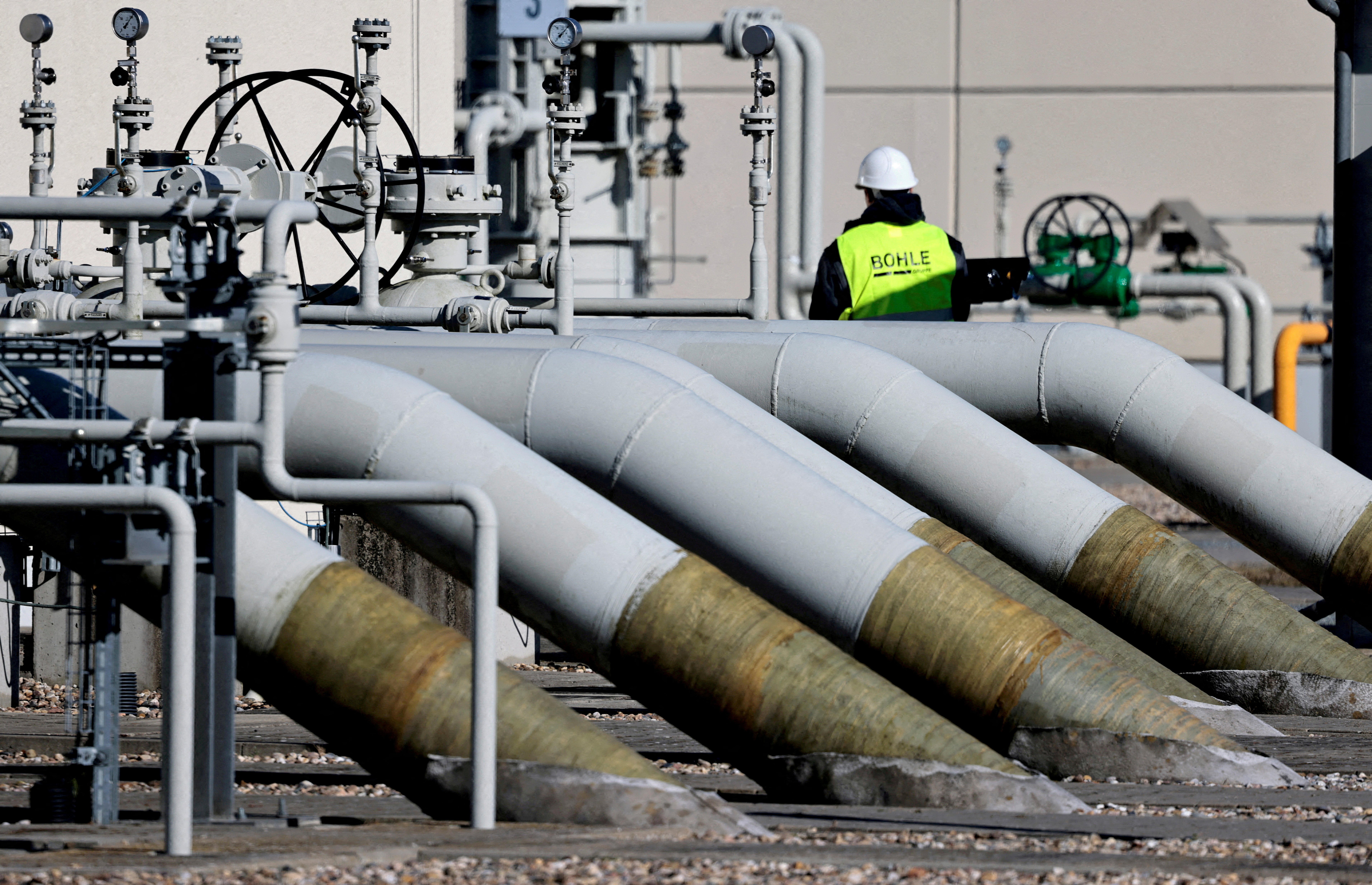 FOTO DE ARCHIVO: Las tuberías en las instalaciones de recalada del gasoducto 'Nord Stream 1' se muestran en Lubmin, Alemania, el 8 de marzo de 2022. REUTERS/Hannibal Hanschke/File Photo
