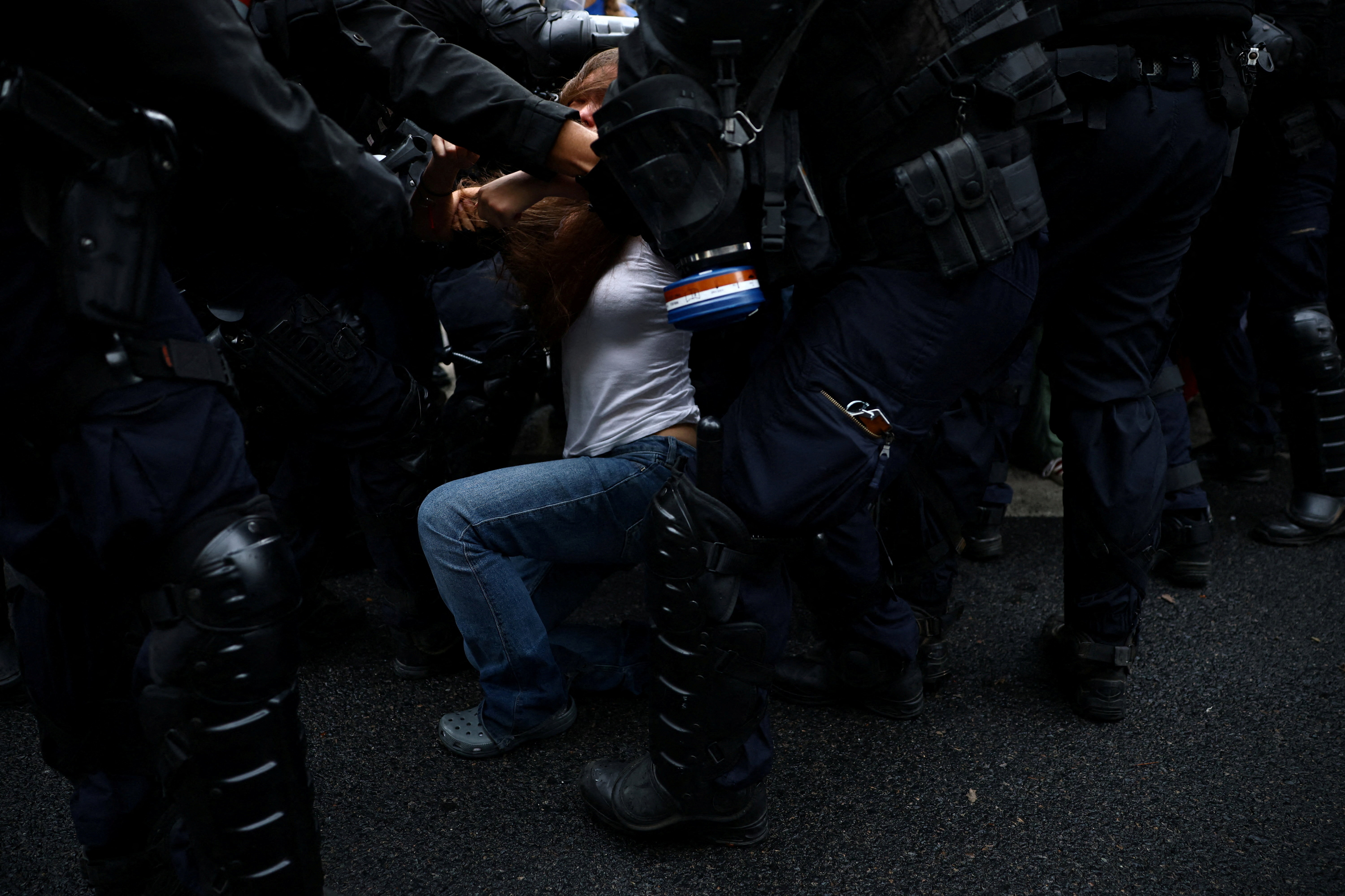 Violencia en las protestas en Francia: el Gobierno negó que la policía tenga la orden de enfrentar a los alumnos movilizados