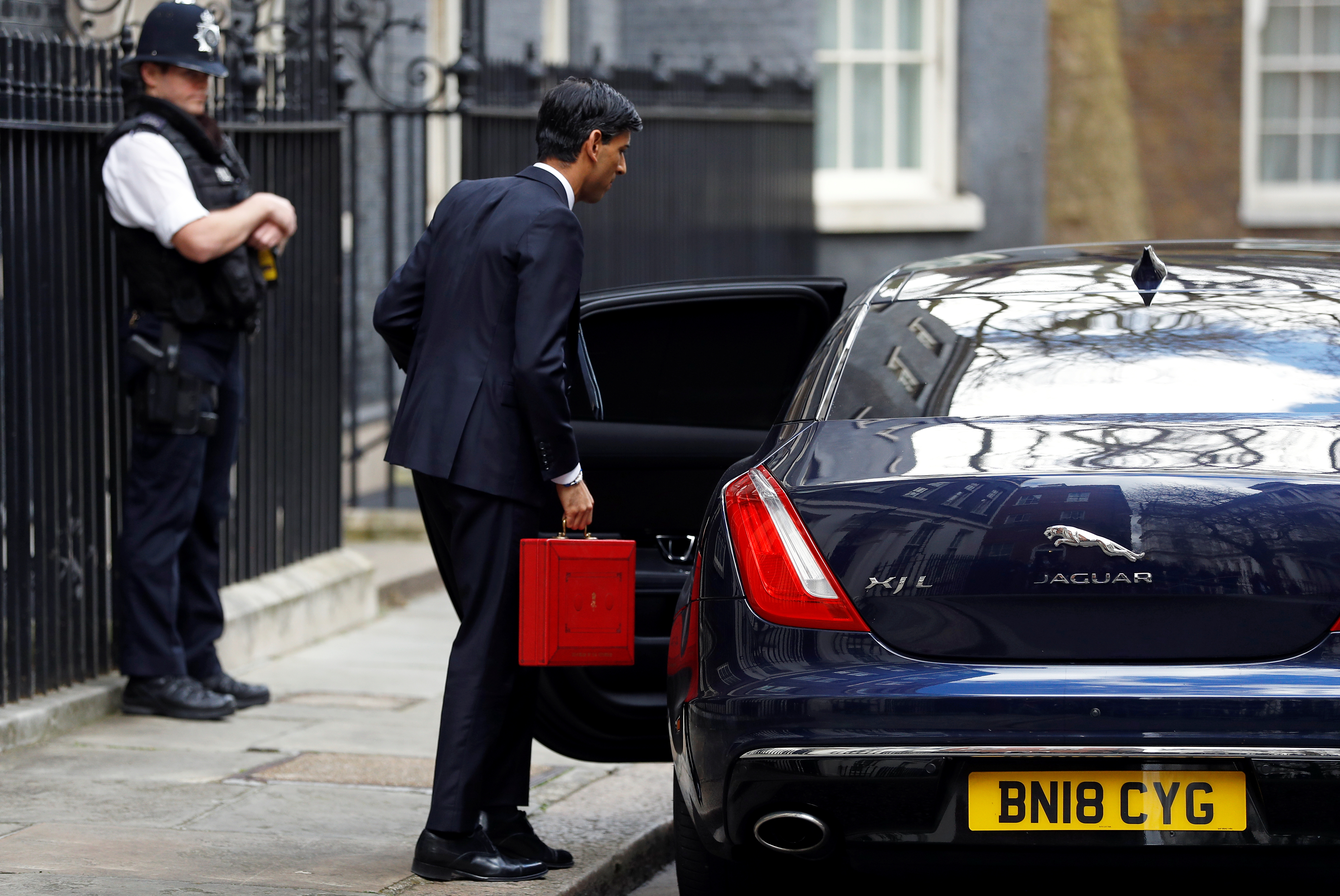 File photo of the current Prime Minister of the United Kingdom, Rishi Sunak, entering a government car on Downing Street in London (REUTERS / Peter Nicholls)