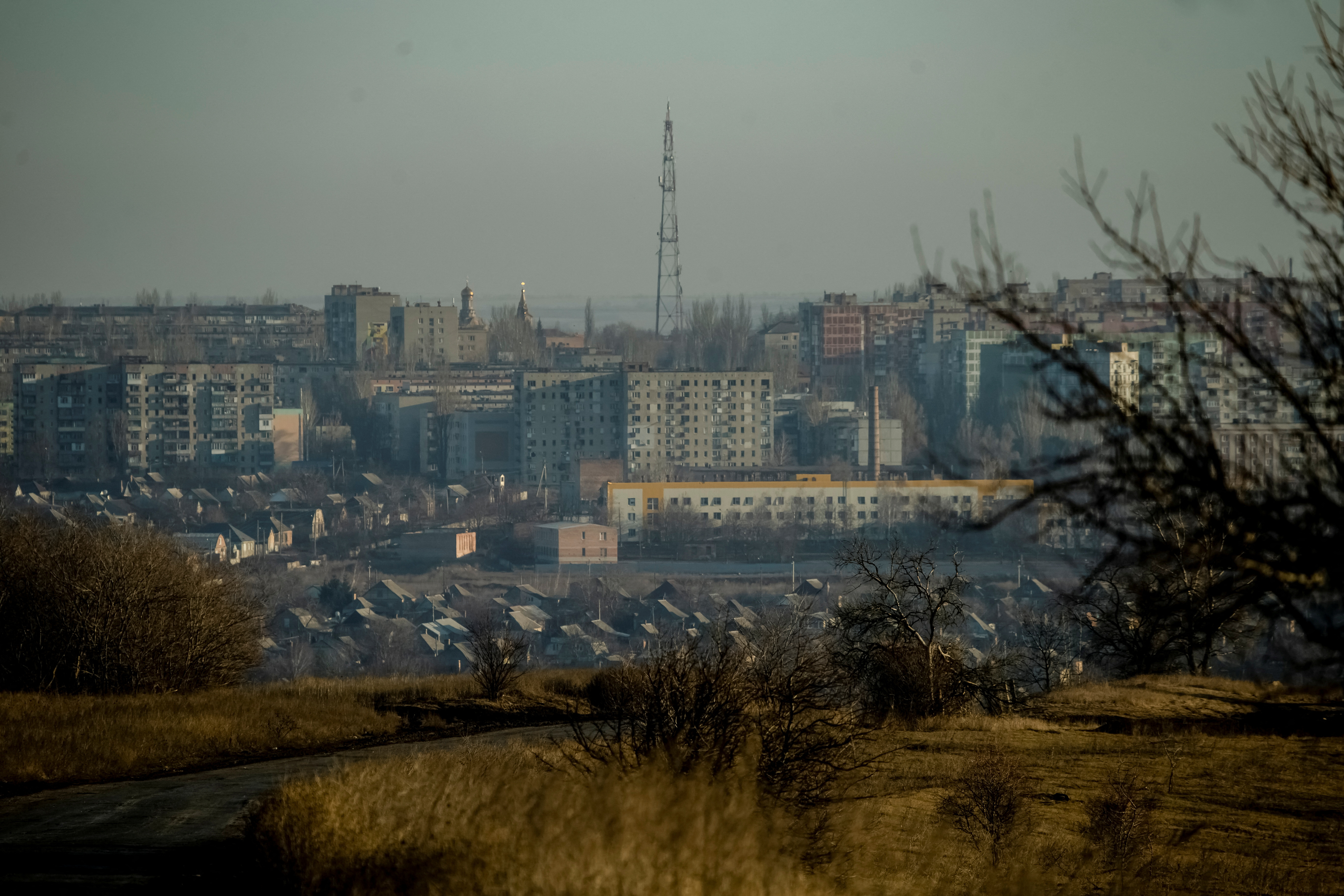 Una vista general muestra la ciudad de primera línea de Bakhmut, en medio del ataque de Rusia a Ucrania, en la región de Donetsk