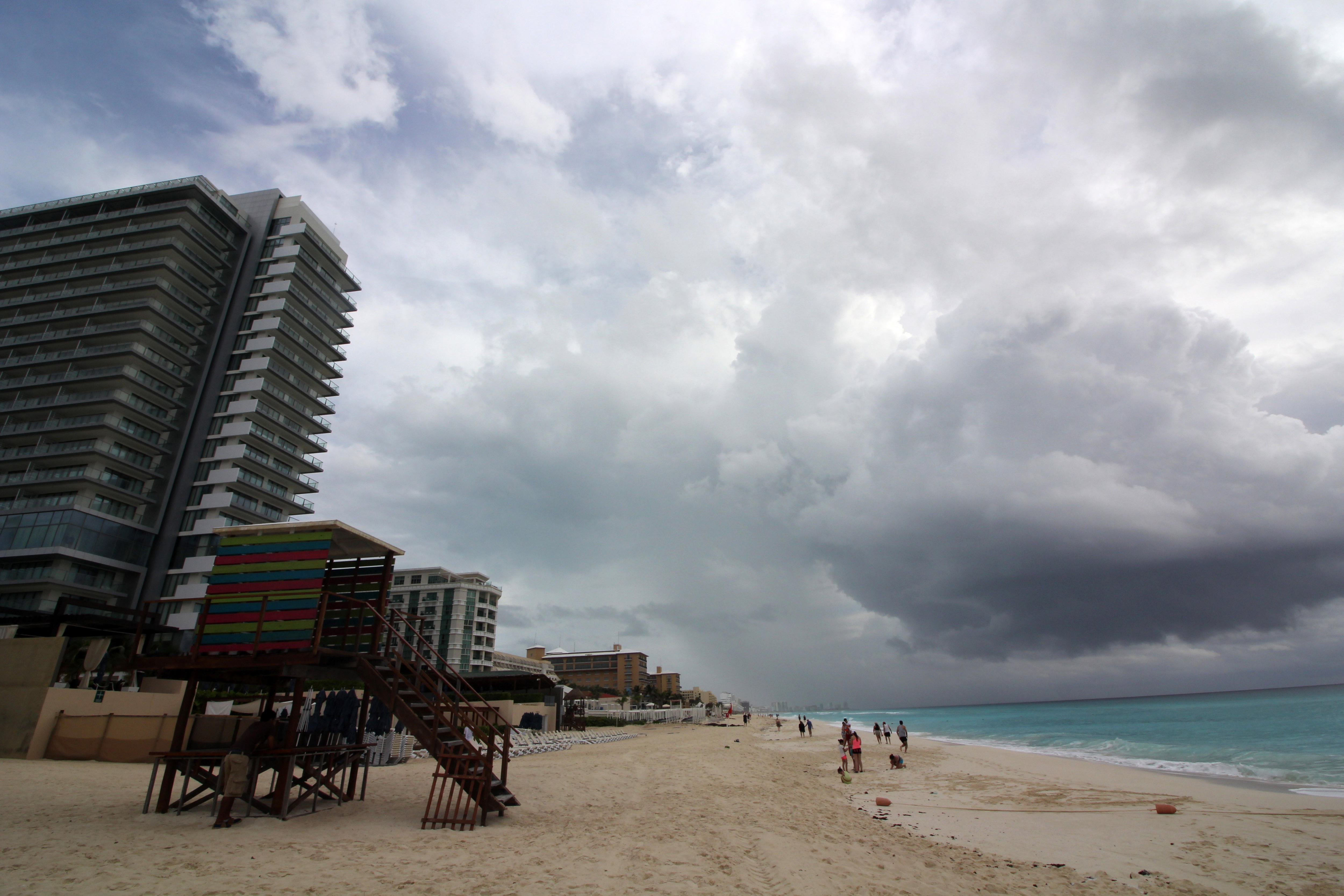 Protección Civil de Cancún emitió la alerta. (Foto: EFE)
