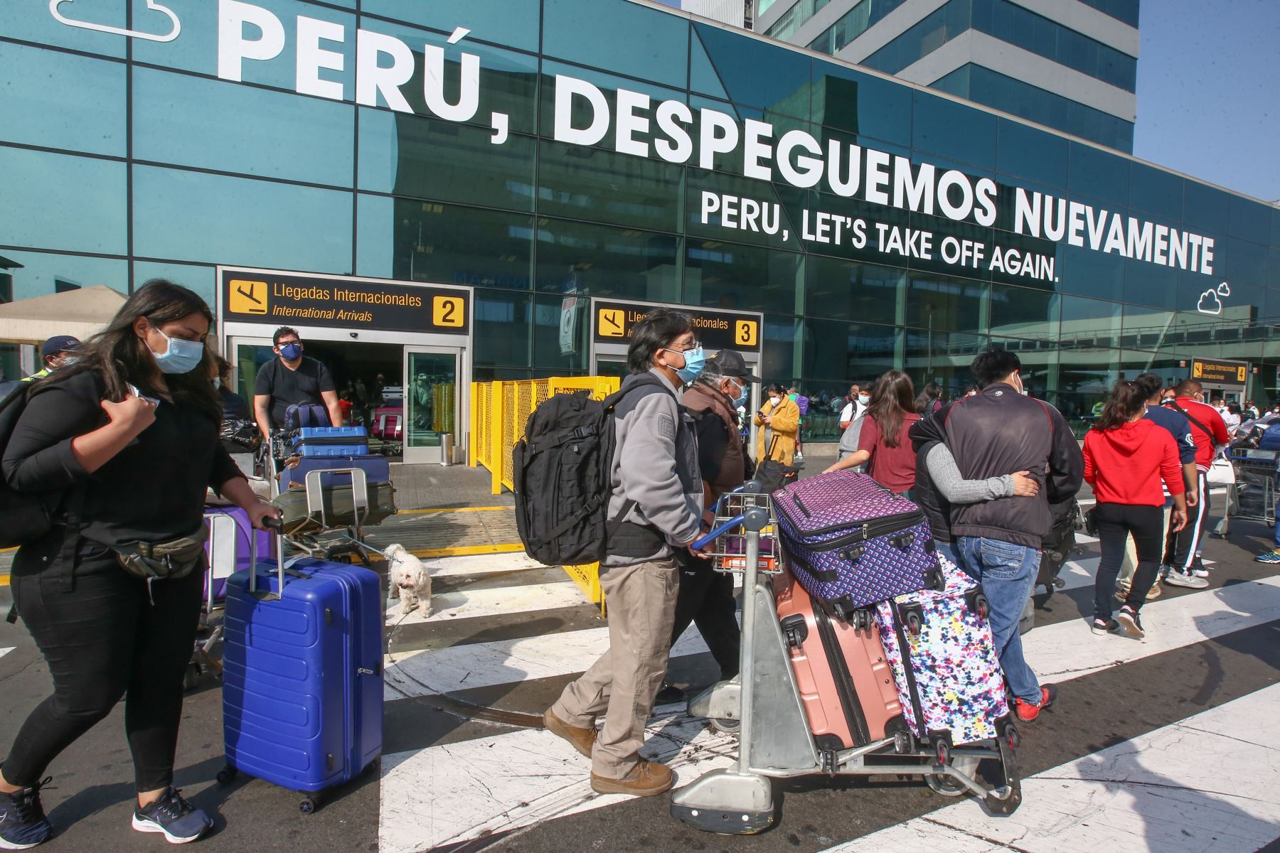 Thousands of travelers were affected by the strike of air traffic controllers.  Photo: Andean