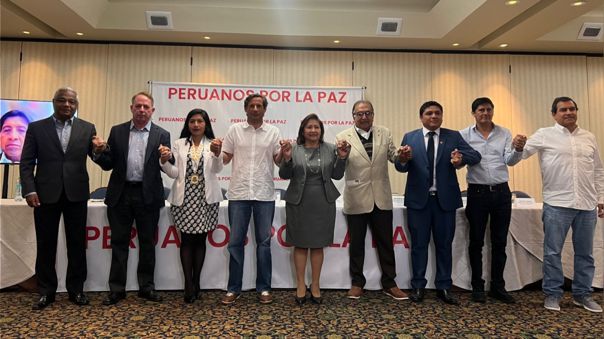 El colectivo ‘Peruanos por la paz’ que reúne a organizaciones religiosas, productores agrarios, sindicatos de trabajadores, colegios profesionales, cámaras regionales, organizaciones de la micro y pequeña empresa y los gremios empresariales pidieron que pare la violencia en las protestas que ha dejado más de 40 muertos.