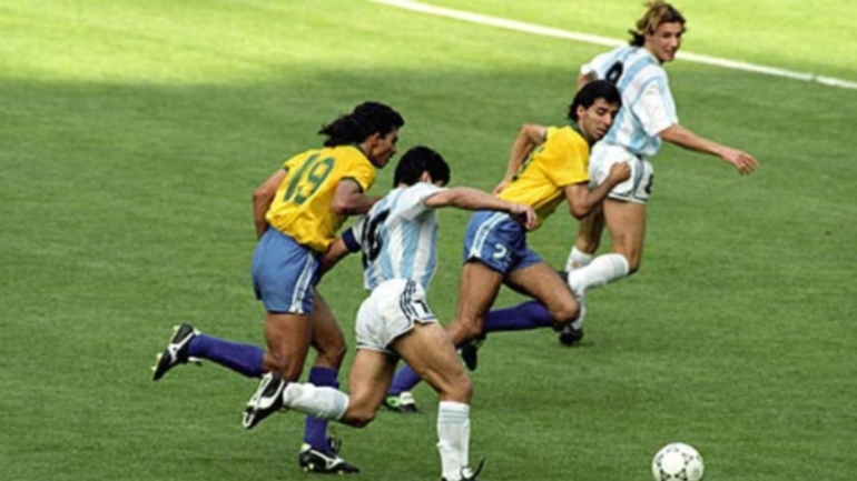 La obra maestra de Diego Maradona para ganarle a Brasil con gol de Claudio Caniggia en Italia '90