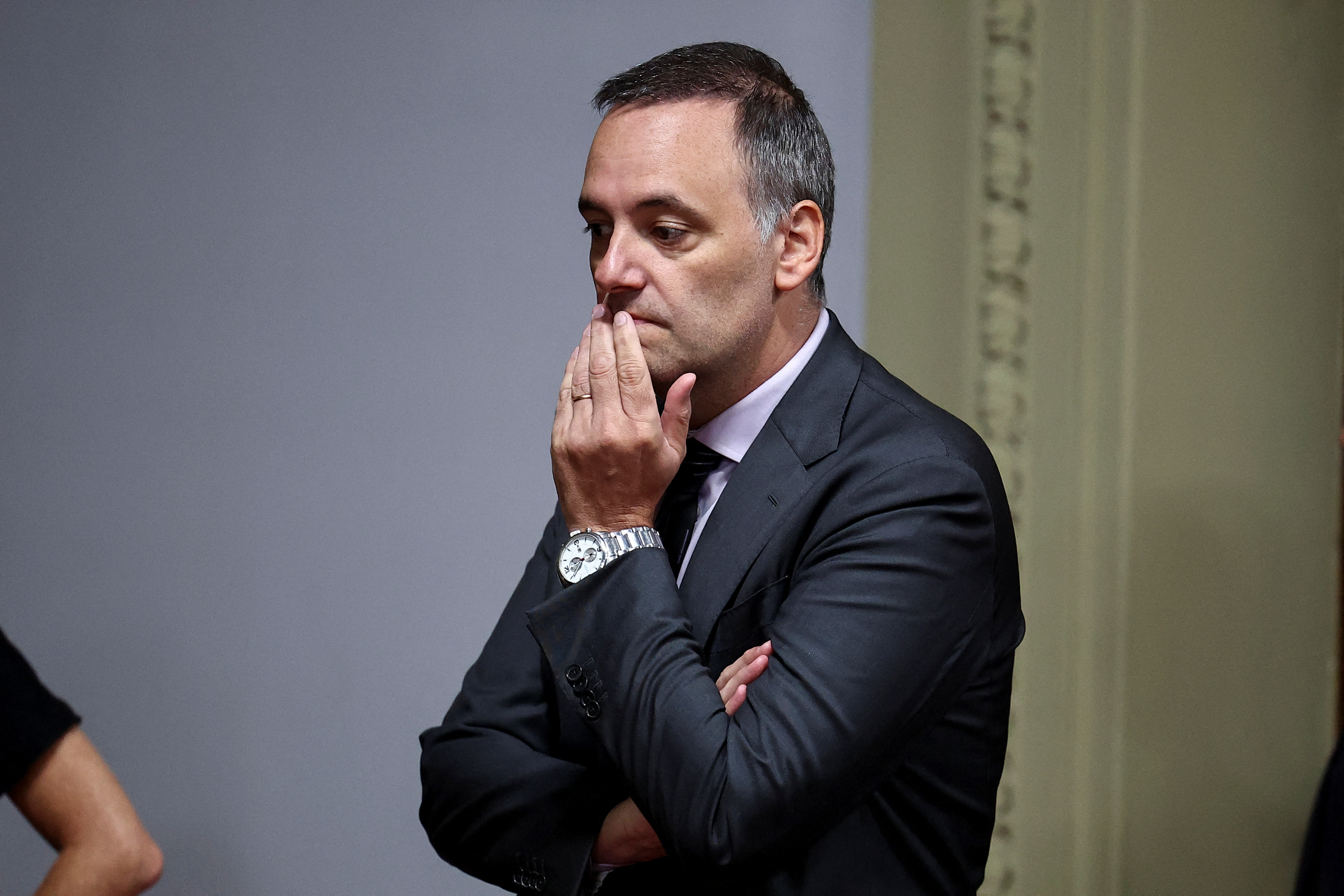 Renunci&oacute; Manuel Adorni en medio de fuertes cuestionamientos y denunci&oacute; una &ldquo;campa&ntilde;a de difamaci&oacute;n&rdquo;