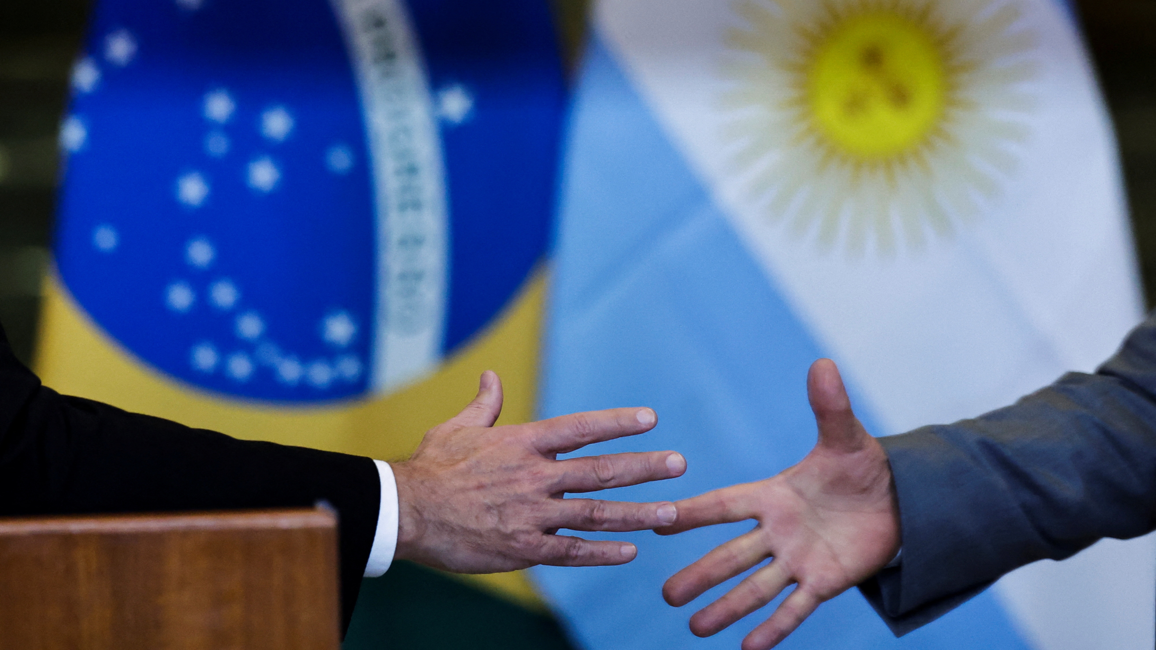 Se extiende la negociación entre la Argentina y Brasil para acordar un esquema de comercio bilateral sin uso de dólares. REUTERS 