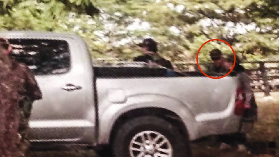 Jesús Santrich ingresando a la camioneta de placas venezolanas. Foto: Suministrada por una fuente del Gobierno a Semana